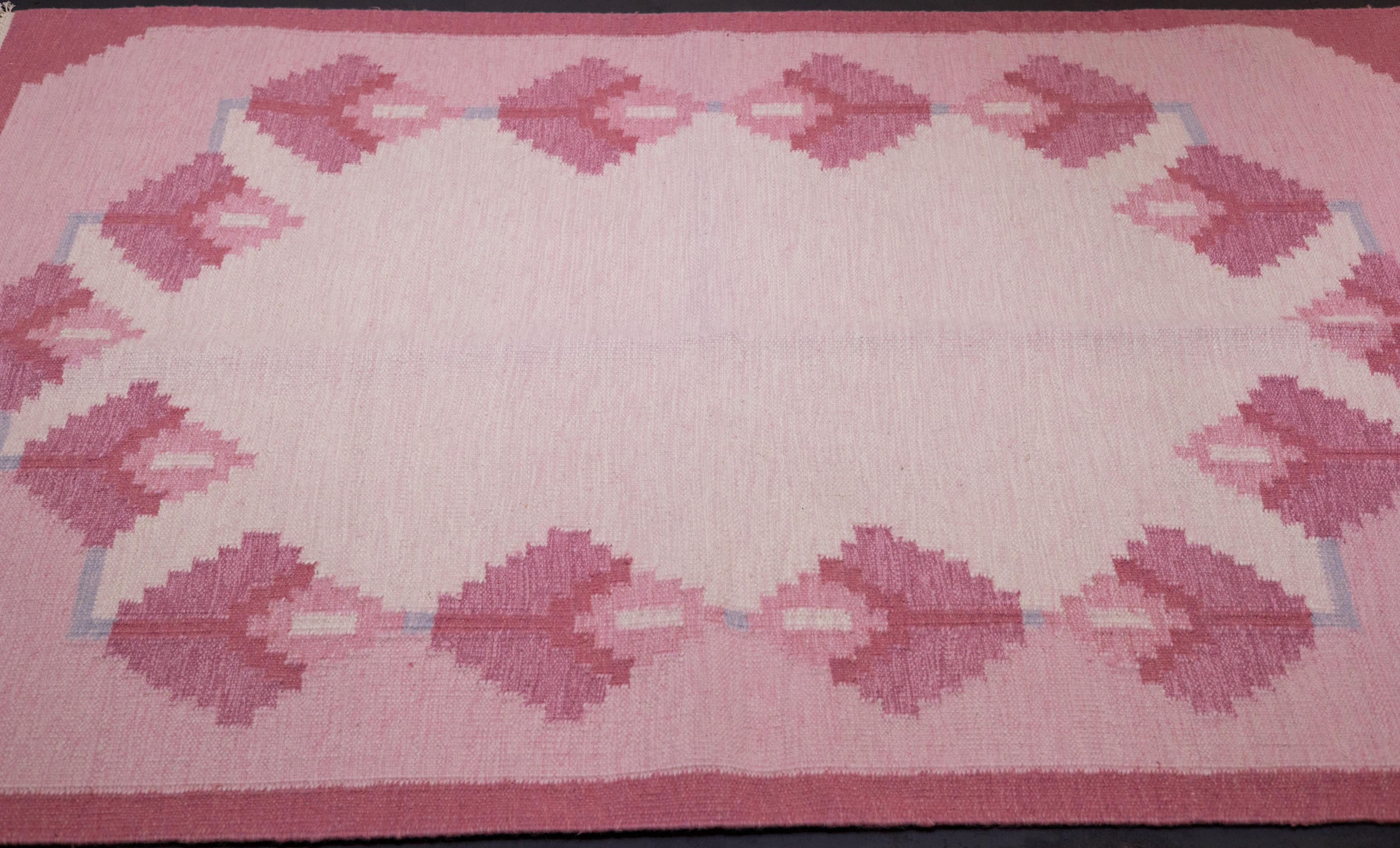 20th Century Fine Vintage Swedish Kilim Rug 4'6'' x 6'6'' For Sale