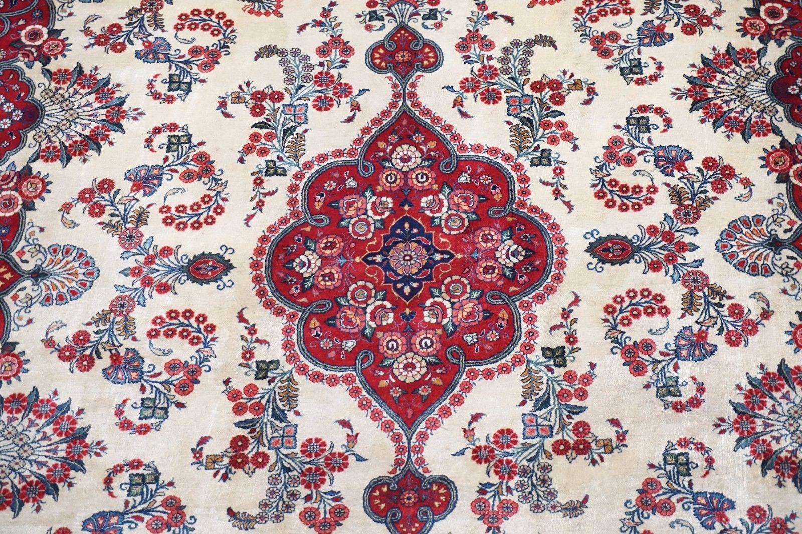 Täbris-Teppich im Vintage-Stil, um 1970 (Ende des 20. Jahrhunderts) im Angebot