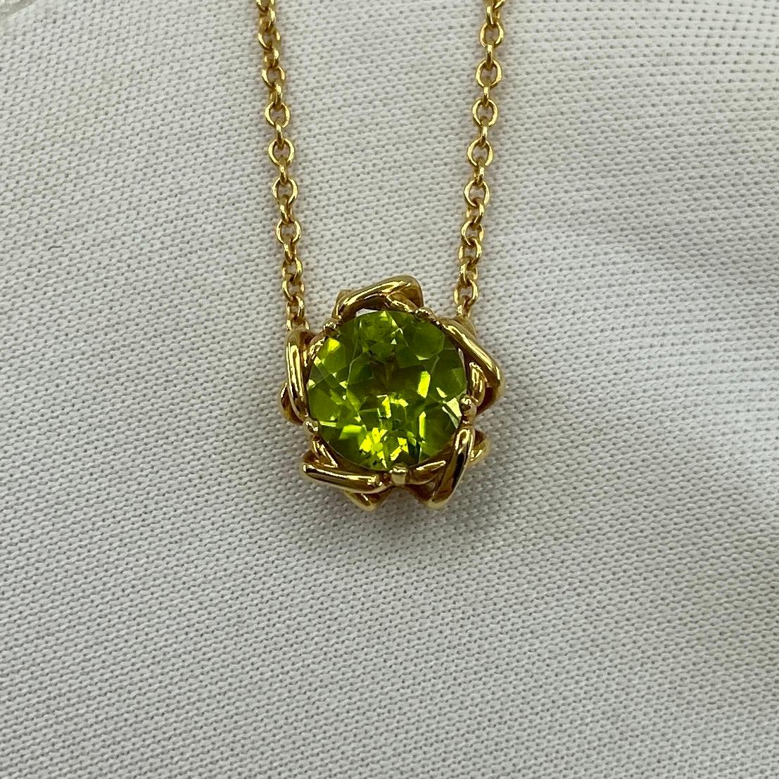 Vintage Tiffany & Co. Round Cut Peridot 18k Yellow Gold Pendant Necklace.

A beautifully made yellow gold pendant necklace set with a stunning 6mm (approx. 1.00ct) deep vivid green peridot. Fine jewellery houses like Tiffany only use the best
