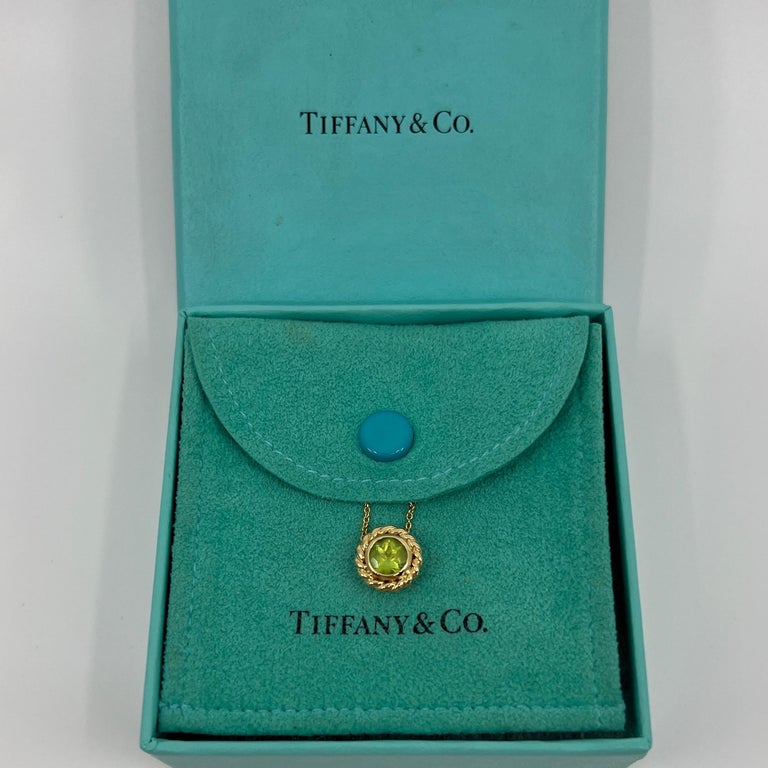Vintage Tiffany & Co. Round Cut Peridot 18k Yellow Gold Pendant Necklace.

A beautifully made yellow gold pendant necklace set with a stunning 6mm (approx. 1.00ct) bright vivid green peridot. Fine jewellery houses like Tiffany only use the best