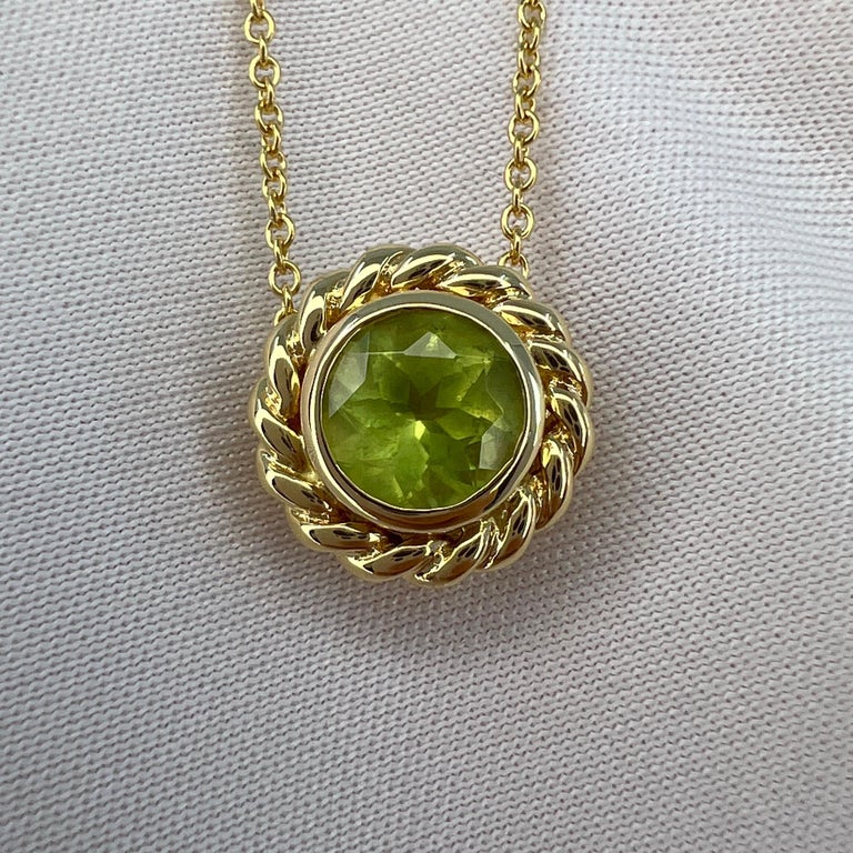 Fine Vintage Tiffany & Co. Round Cut Peridot 18k Yellow Gold Pendant Necklace For Sale 1