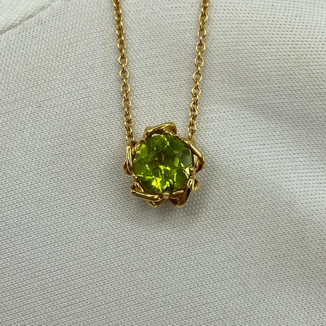 Fine Vintage Tiffany & Co. Round Cut Peridot 18k Yellow Gold Pendant Necklace In Good Condition In Birmingham, GB