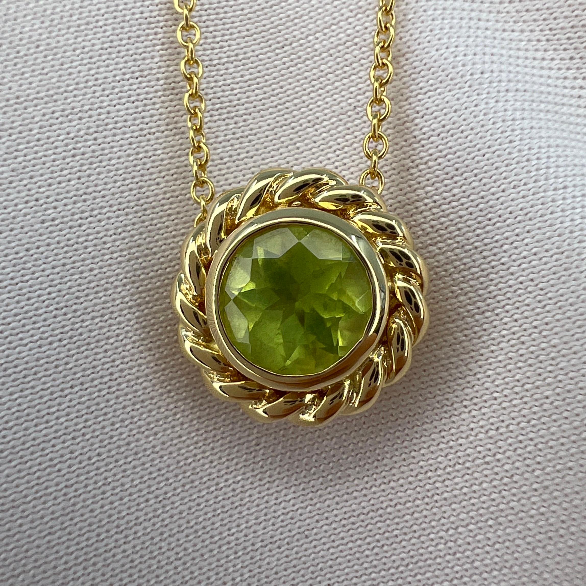 Fine Vintage Tiffany & Co. Round Cut Peridot 18k Yellow Gold Pendant Necklace In Good Condition In Birmingham, GB