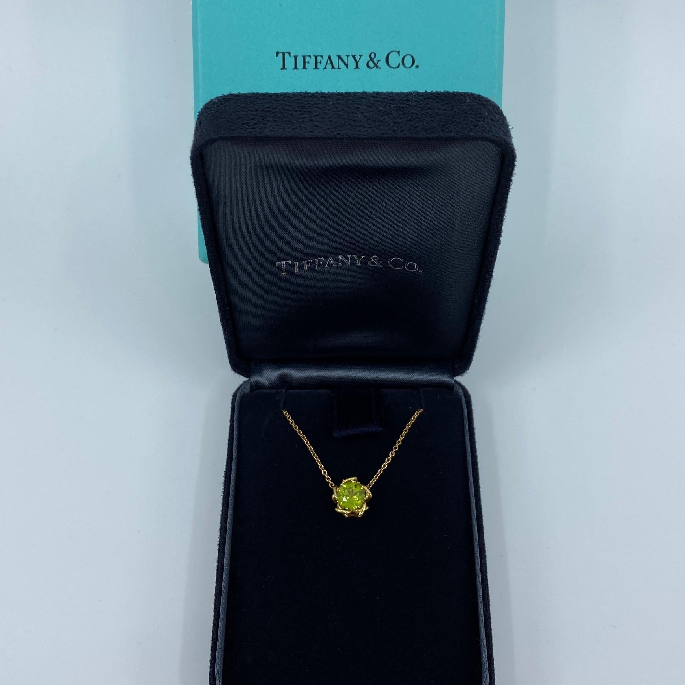 Fine Vintage Tiffany & Co. Round Cut Peridot 18k Yellow Gold Pendant Necklace 2