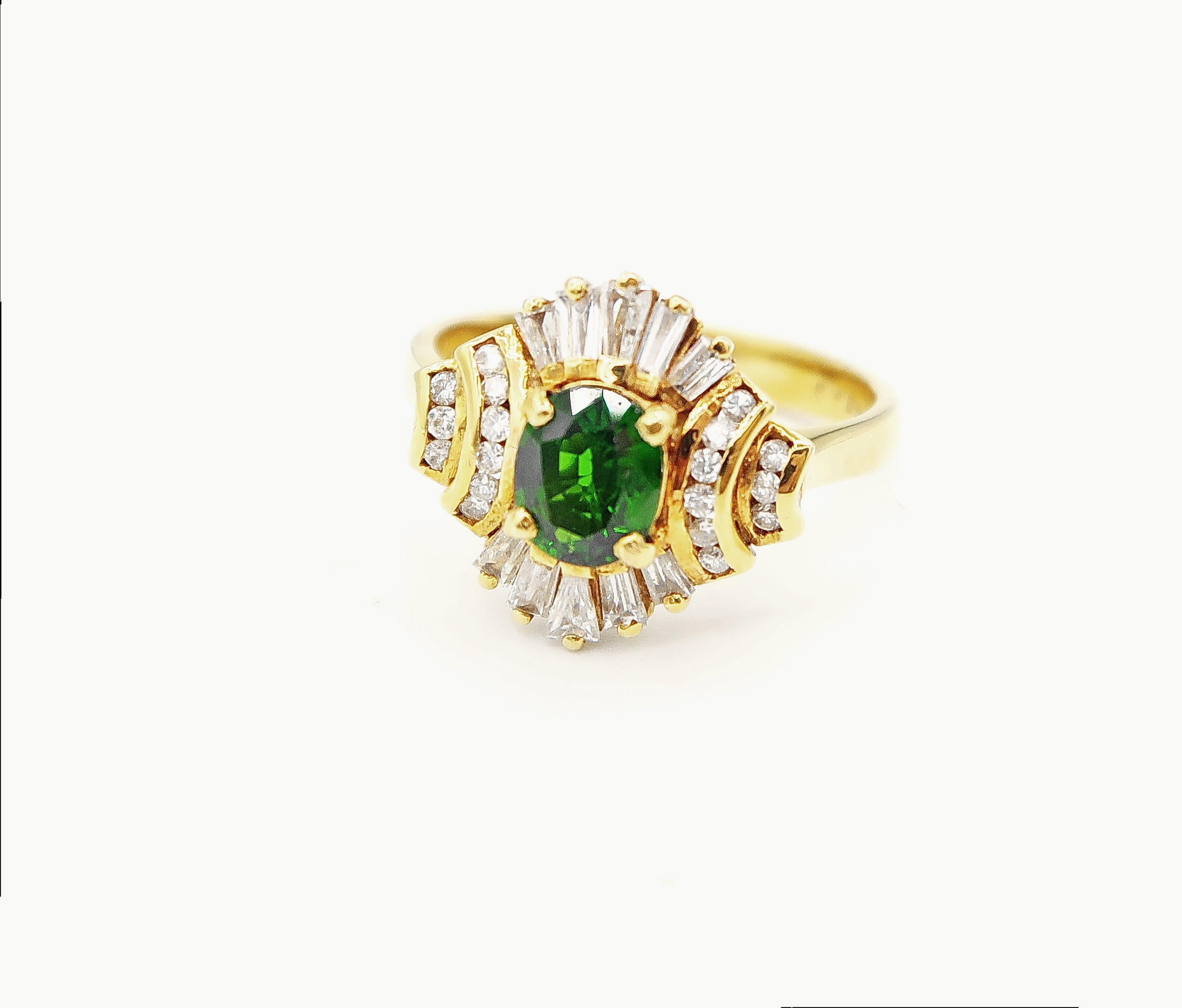 Fine Vintage Tsavorite and Baguette Diamond Cluster Ring in 18K Yellow Gold

Ring size: 55 1/2, US 7 1/2, UK O

Gold: 18K Yellow Gold 6.72 g
Tsavorite: 0.84 ct
Diamond: Baguette and Brilliant, 1.00 ct in total
