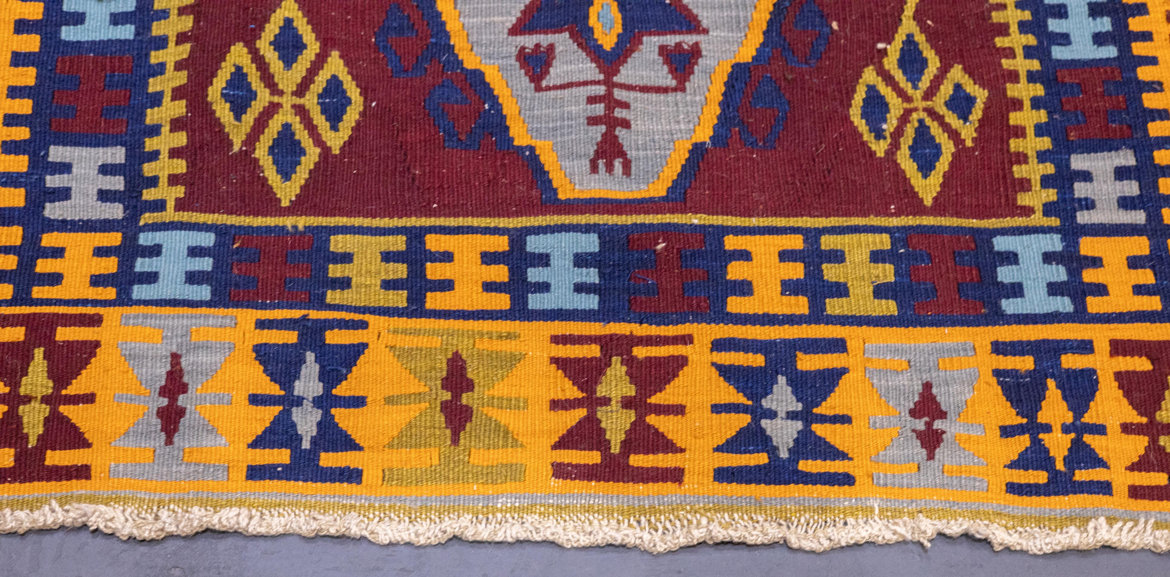 Fina Alfombra de Lana Kilim Turca Vintage de Anatolia 3'6'' x 4'10'' siglo XX en venta