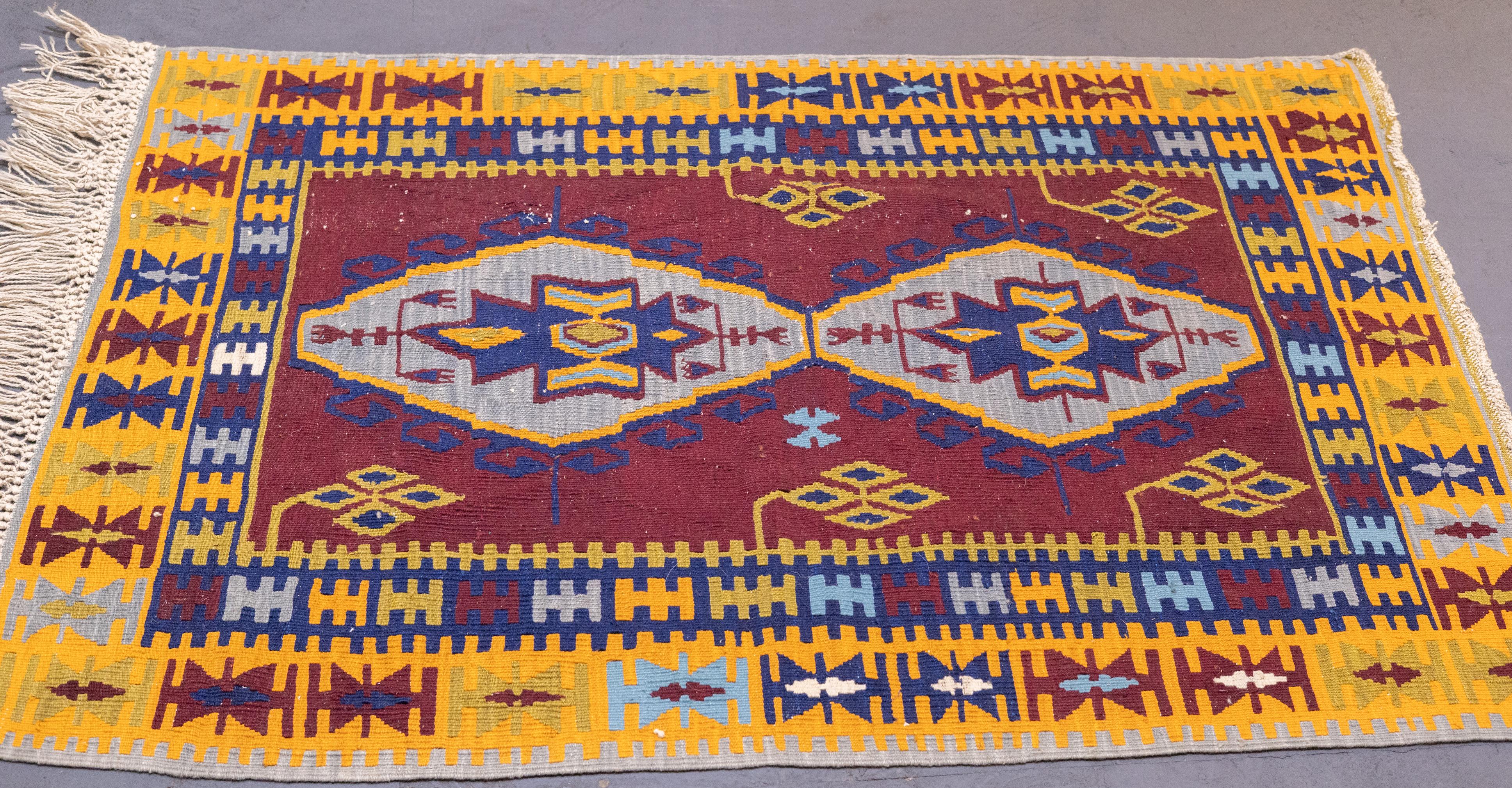 Fina Alfombra de Lana Kilim Turca Vintage de Anatolia 3'6'' x 4'10'' en venta 1