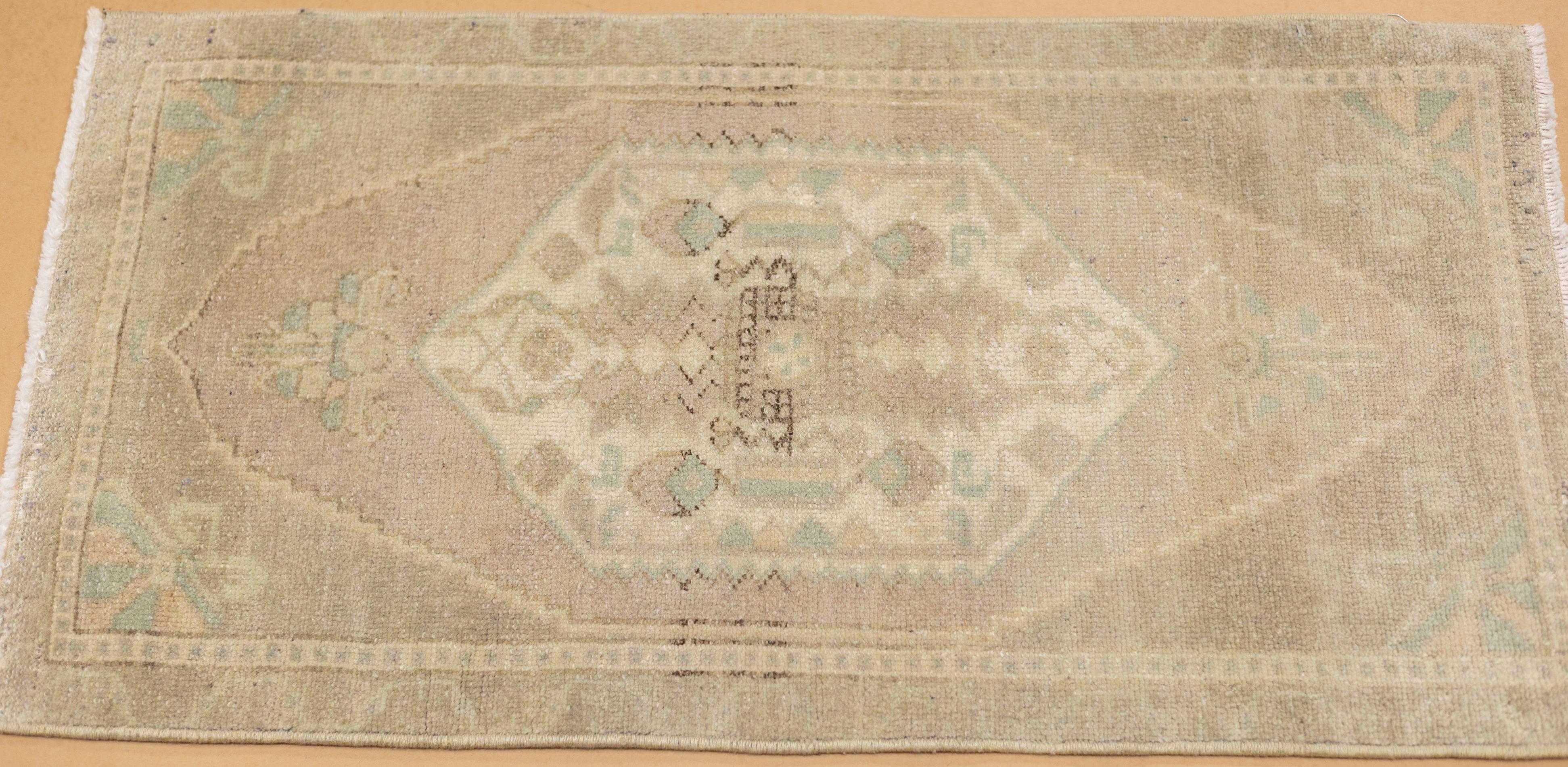 20th Century Fine Vintage Turkish Wool Rug 1'8'' x 3'2'' For Sale