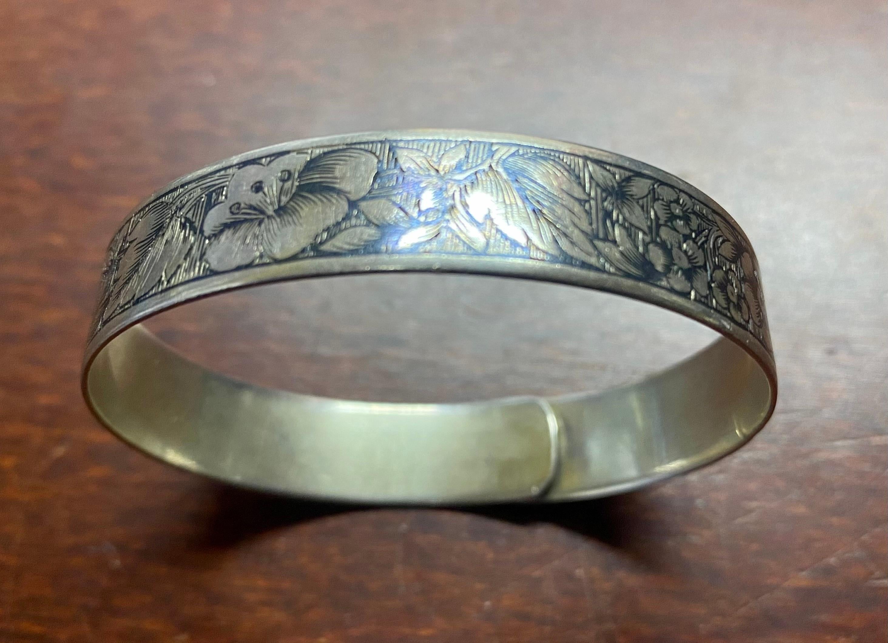 Fine Vintage Unique Silver-Guilt Niello Russian Bracelets
875 Silver
Stamps Star and Sickle 875
One stamp where I can't find out? Number and Letters