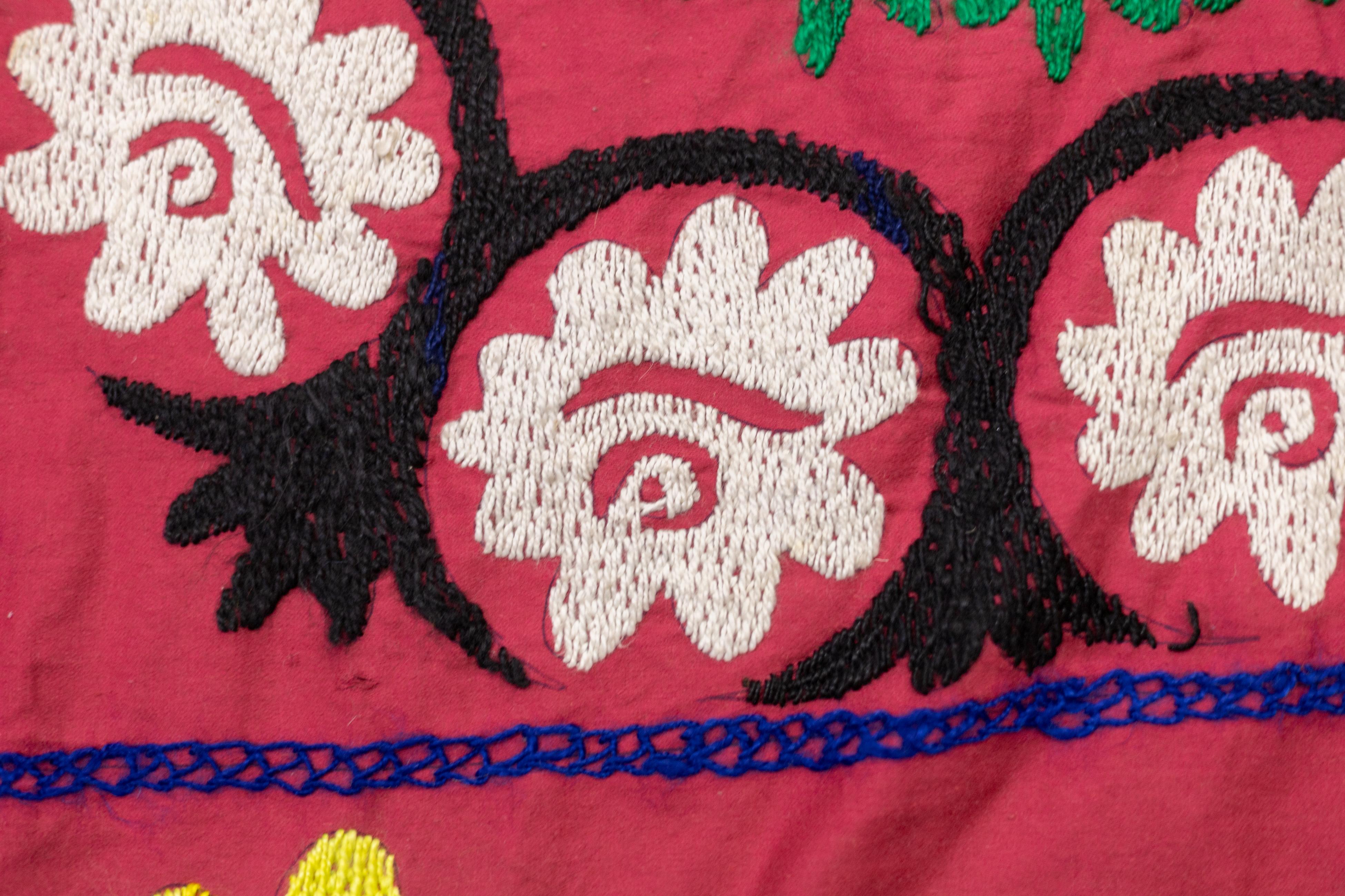 Fina Alfombra Vintage Uzbeka Suzani Textil Anudada a Mano 7'4'' x 7'7'' en venta 4