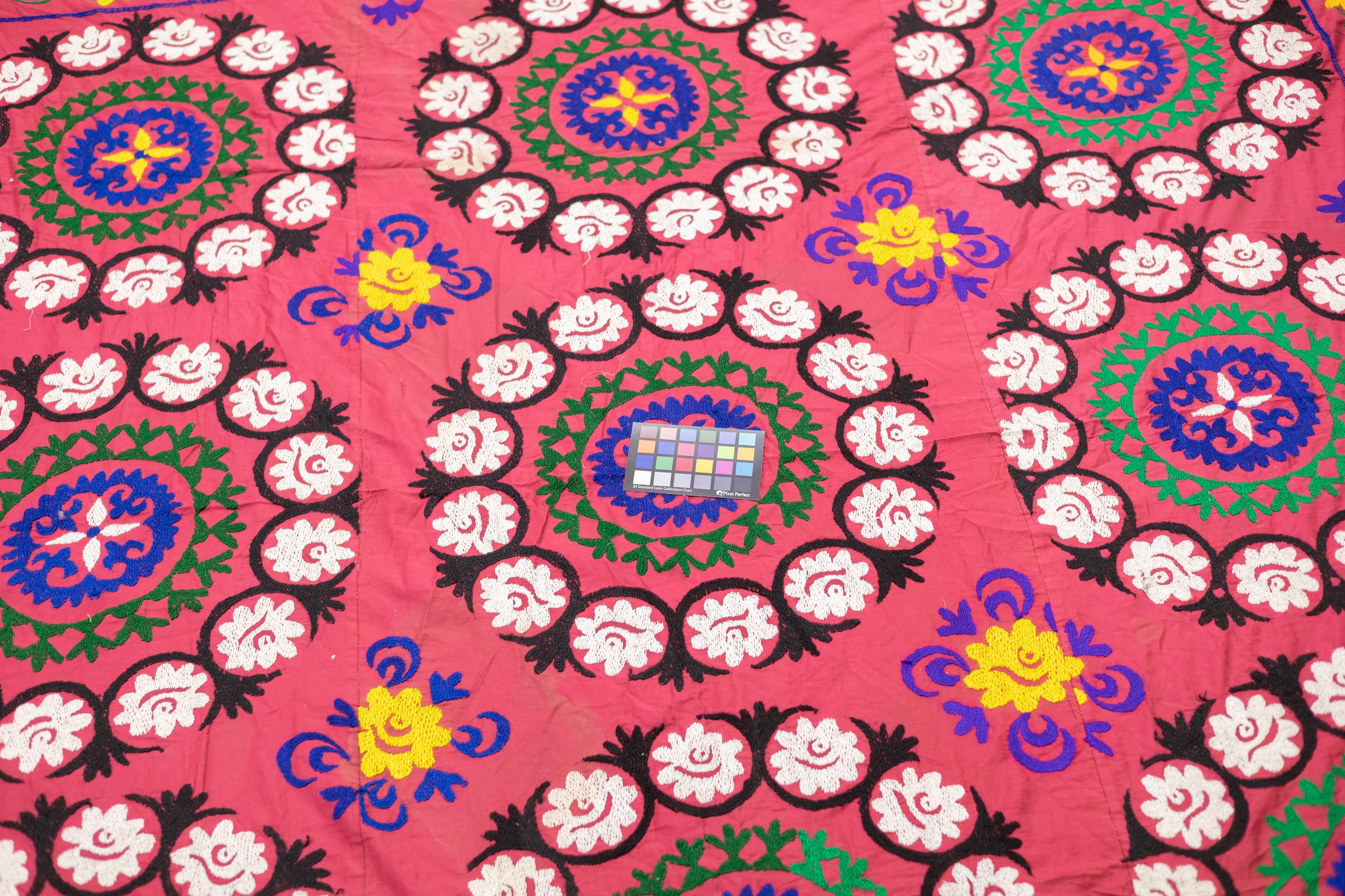 Fina Alfombra Vintage Uzbeka Suzani Textil Anudada a Mano 7'4'' x 7'7'' en venta 7