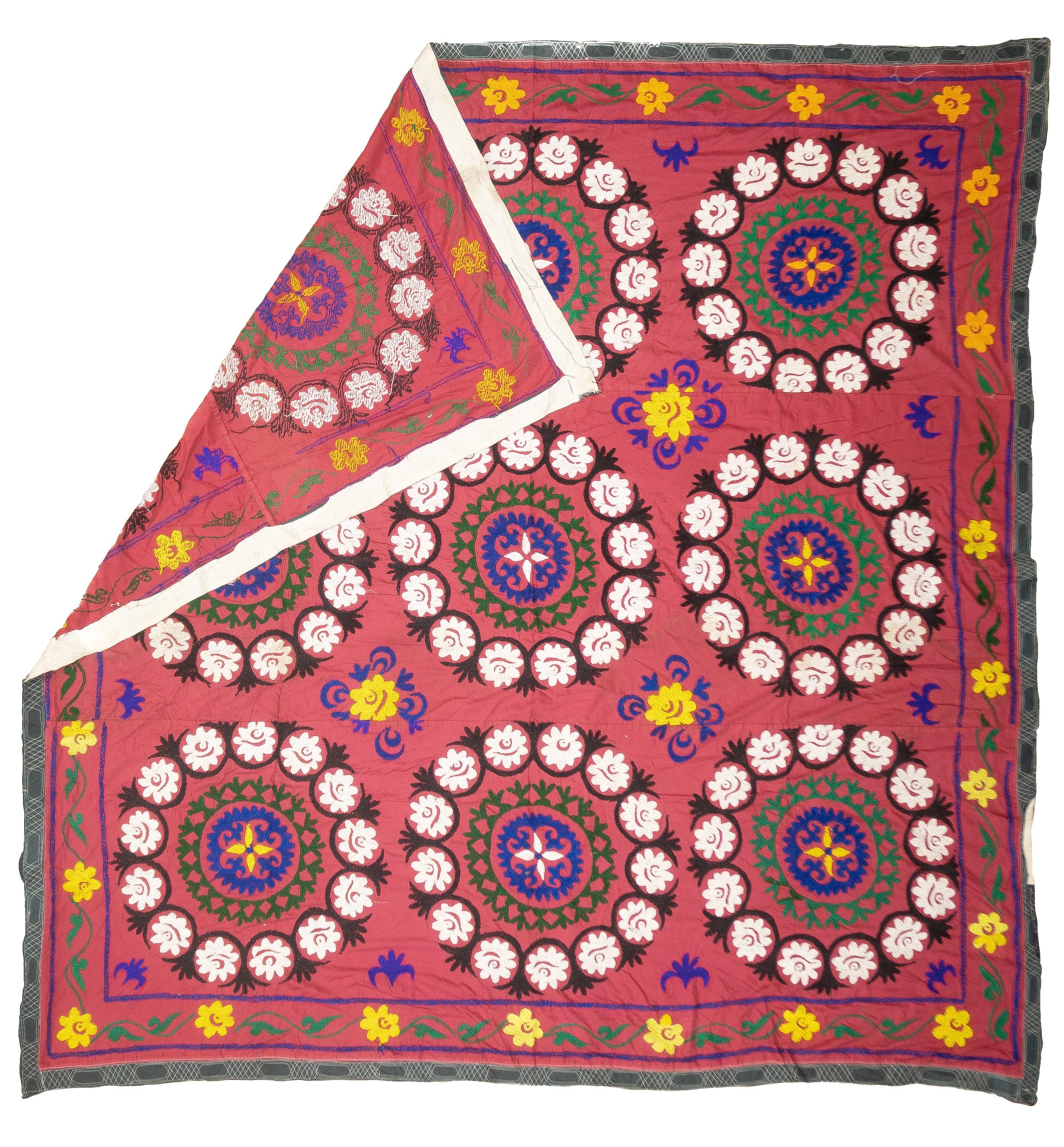 Fina Alfombra Vintage Uzbeka Suzani Textil Anudada a Mano 7'4'' x 7'7''.