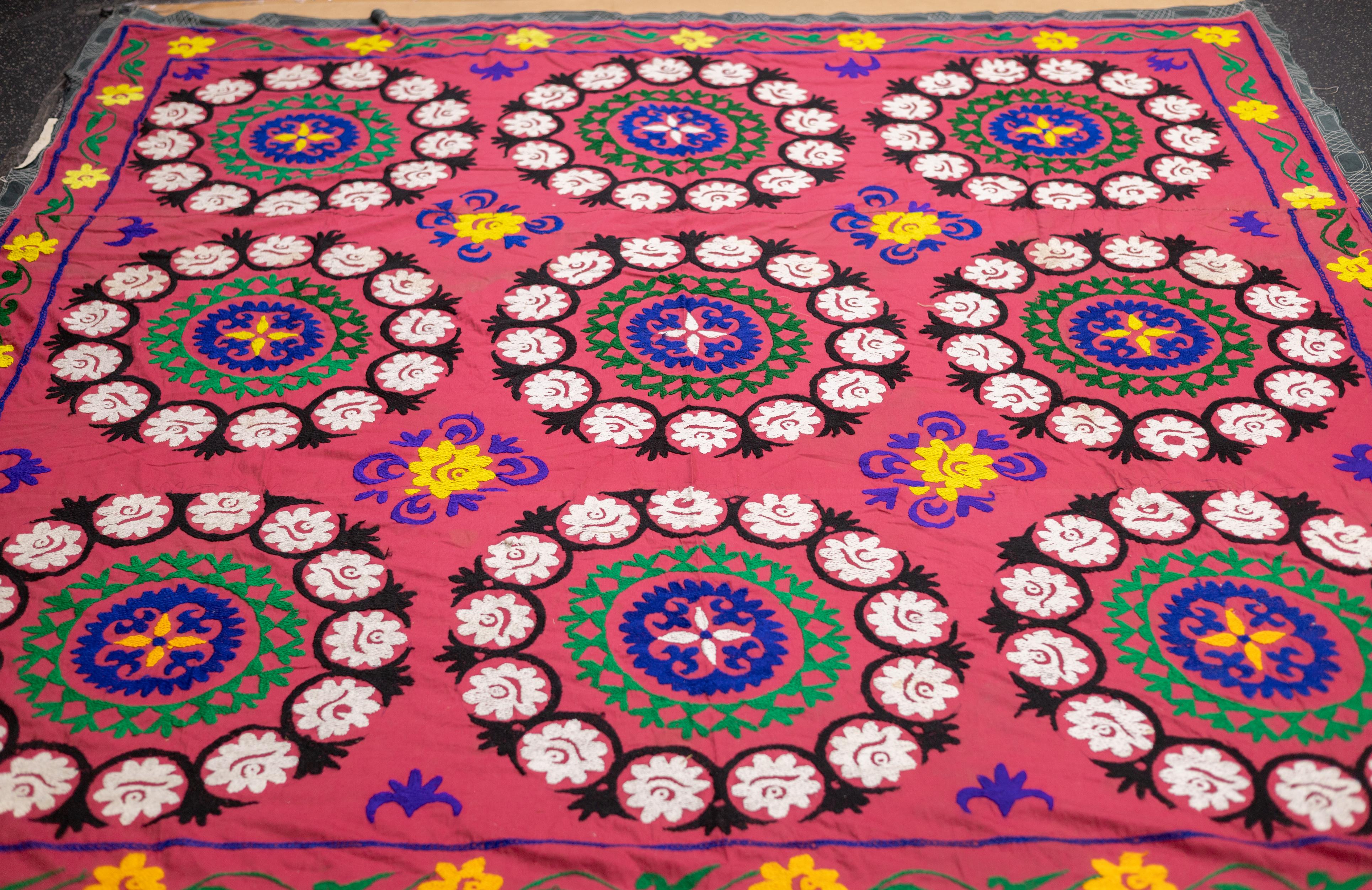 Fina Alfombra Vintage Uzbeka Suzani Textil Anudada a Mano 7'4'' x 7'7'' Lana en venta
