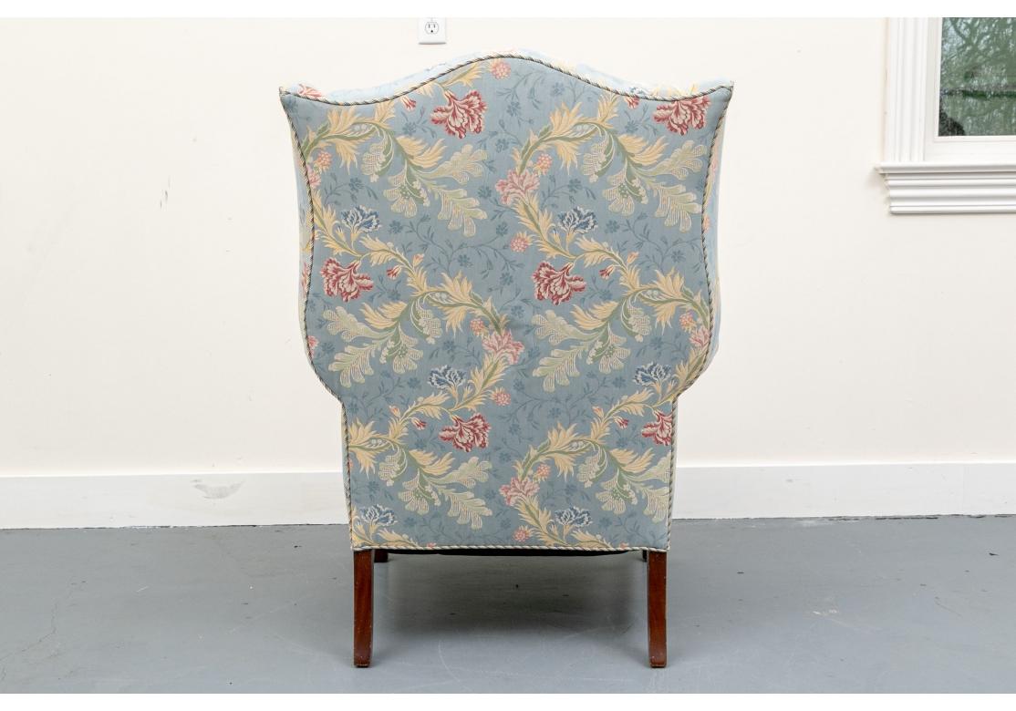 Fine Viviana Upholstered Wing Chair et Ottoman assorti en vente 5