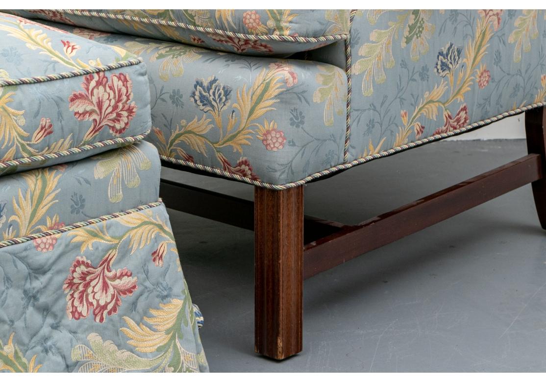 Fine Viviana Upholstered Wing Chair et Ottoman assorti en vente 7