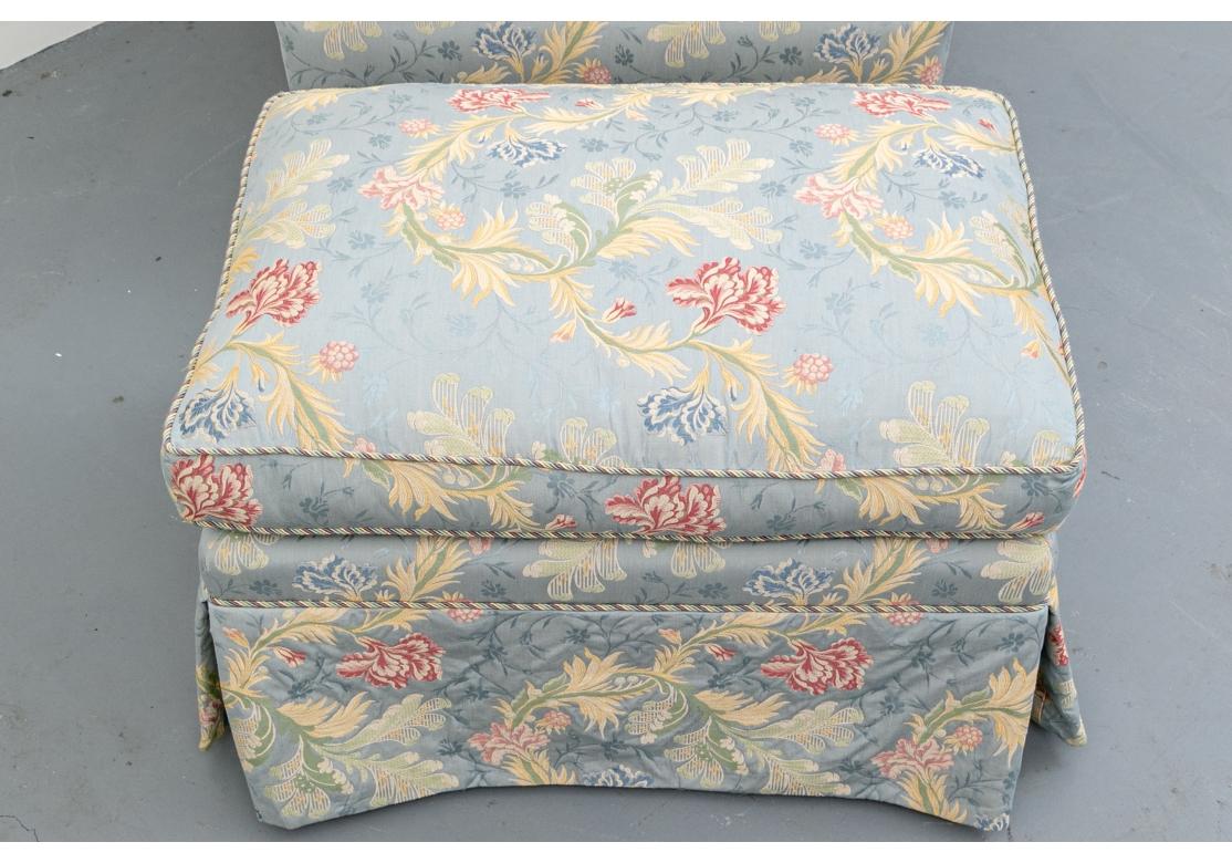 Fina Silla de Ala Tapizada Viviana y Otomana a Juego Tela en venta