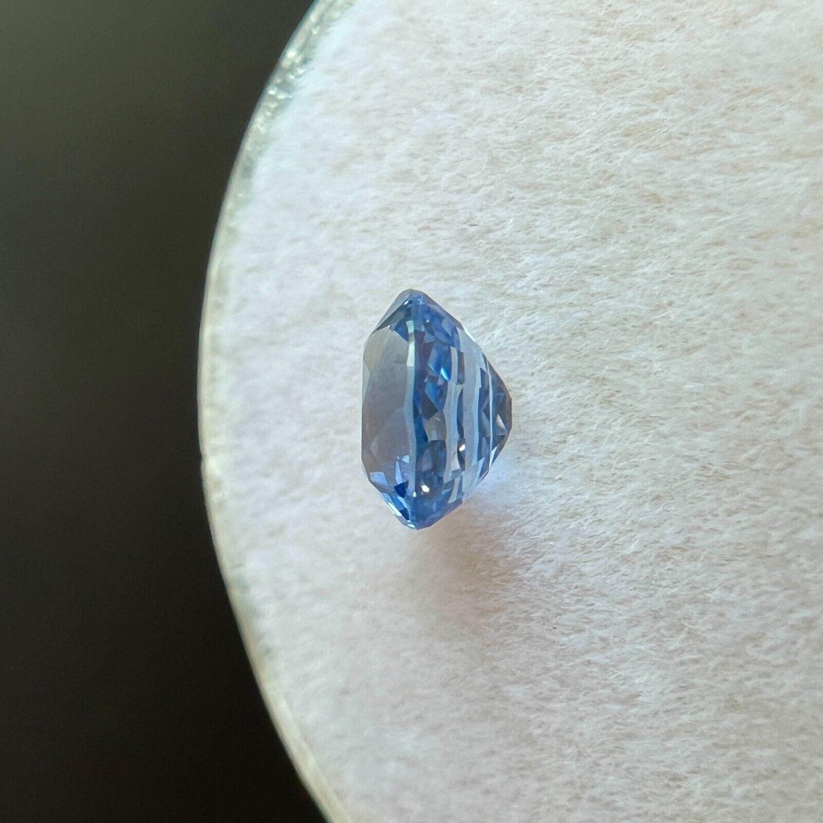 Saphir de Ceylan bleu vif de 0,89 carat, taille ovale, pierre précieuse non sertie, 5,8 x 4,8 mm, VVS Unisexe en vente