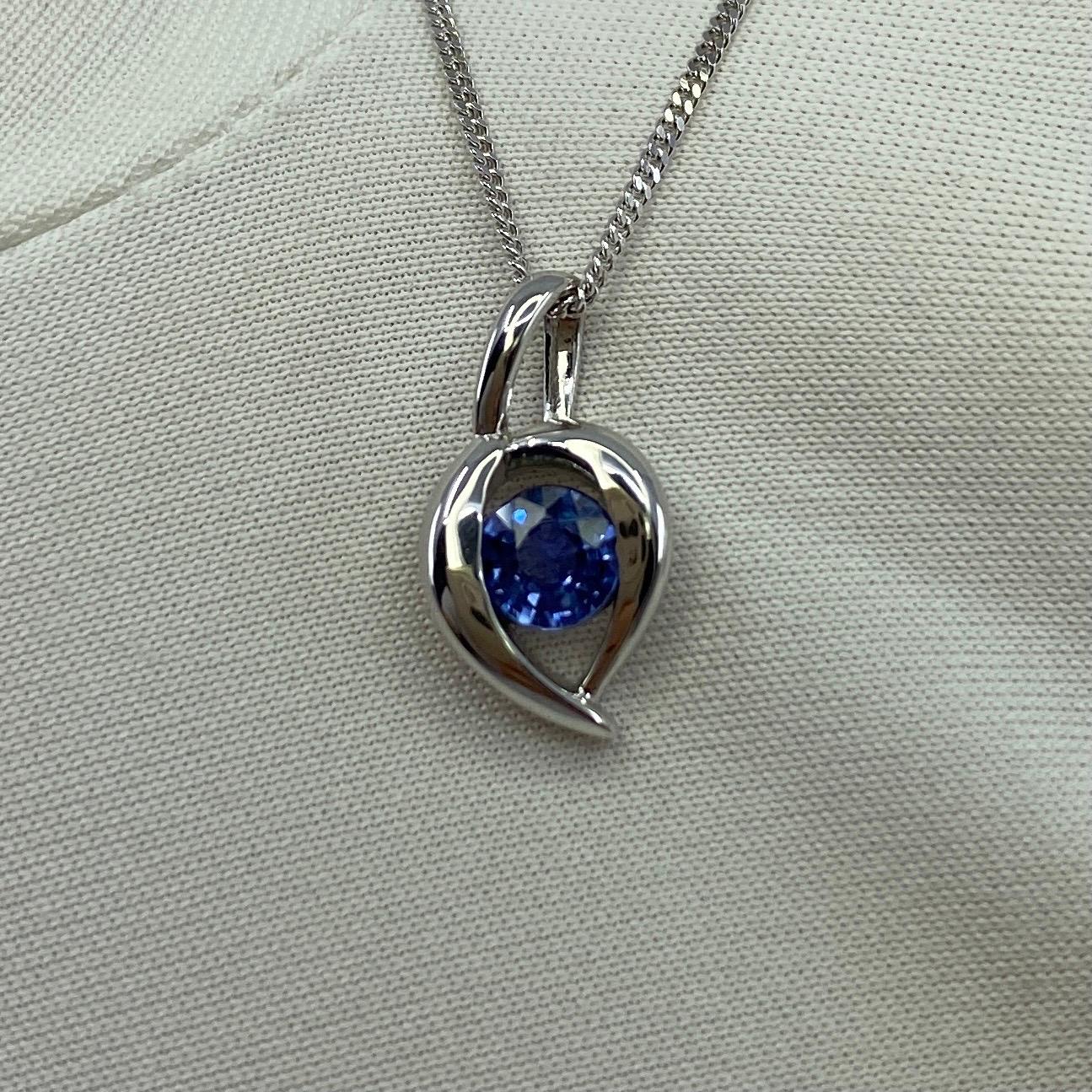 Fine Natural Vivid Blue Ceylon Sapphire Round 18k White Gold Solitaire Pendant In New Condition In Birmingham, GB