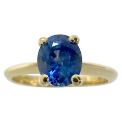 Anello solitario giallo 18 carati con zaffiro blu fiordaliso fine e ovale