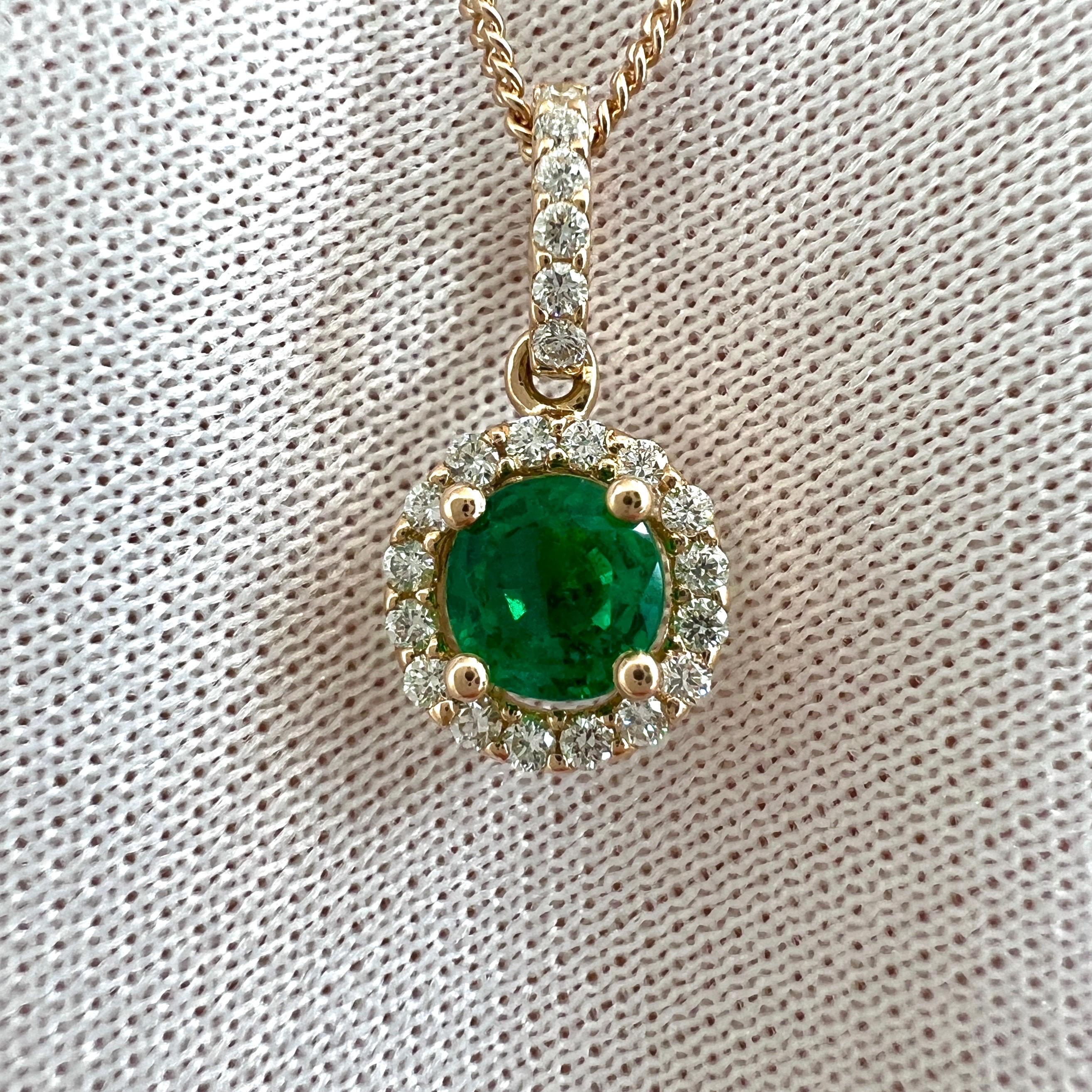 Fine Vivid Green Natural Emerald And Diamond 18k Rose Gold Round Halo Pendant

Top grade 5mm vivid green natural emerald with an excellent round cut and excellent clarity. Very clean stone. 
Set in a beautiful 18k rose gold halo pendant.

The