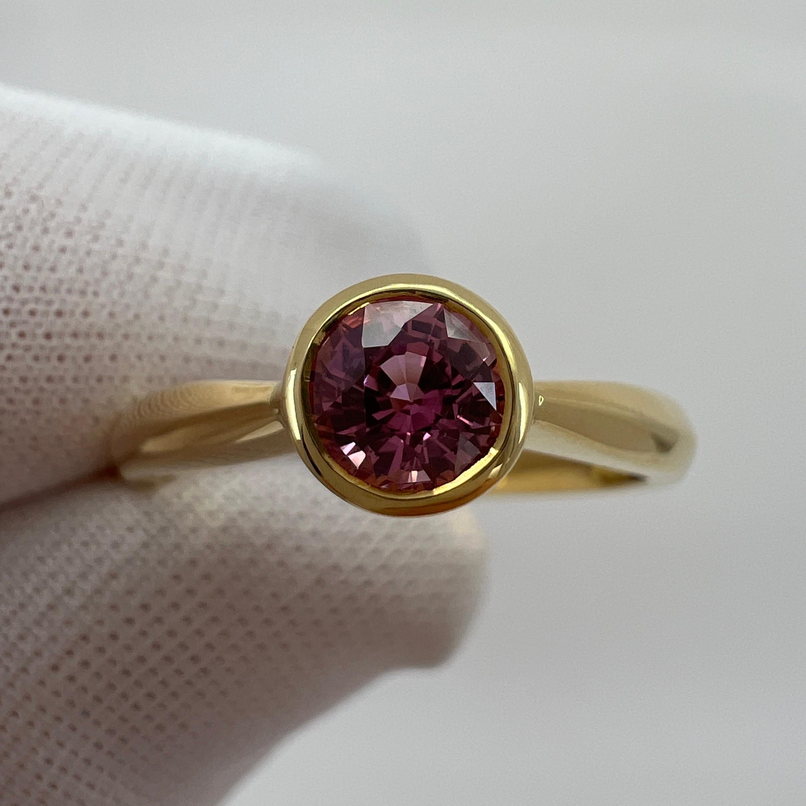 Women's Fine Vivid Pink Sapphire Round Cut 18k Yellow Gold Solitaire Rubover Bezel Ring For Sale