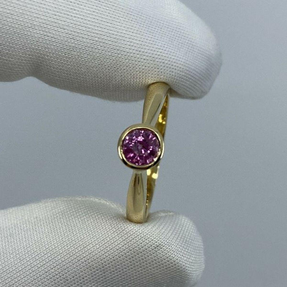 Fine Vivid Pink Sapphire Round Cut 18K Yellow Gold Solitaire Rubover Bezel Ring For Sale 3