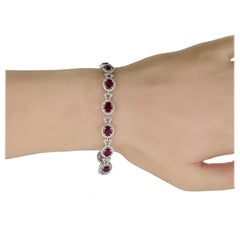 Pregiato rubino naturale rosso vivo, 5,50 carati, diamante bianco 2,3 carati Bracciale in oro 18 carati.