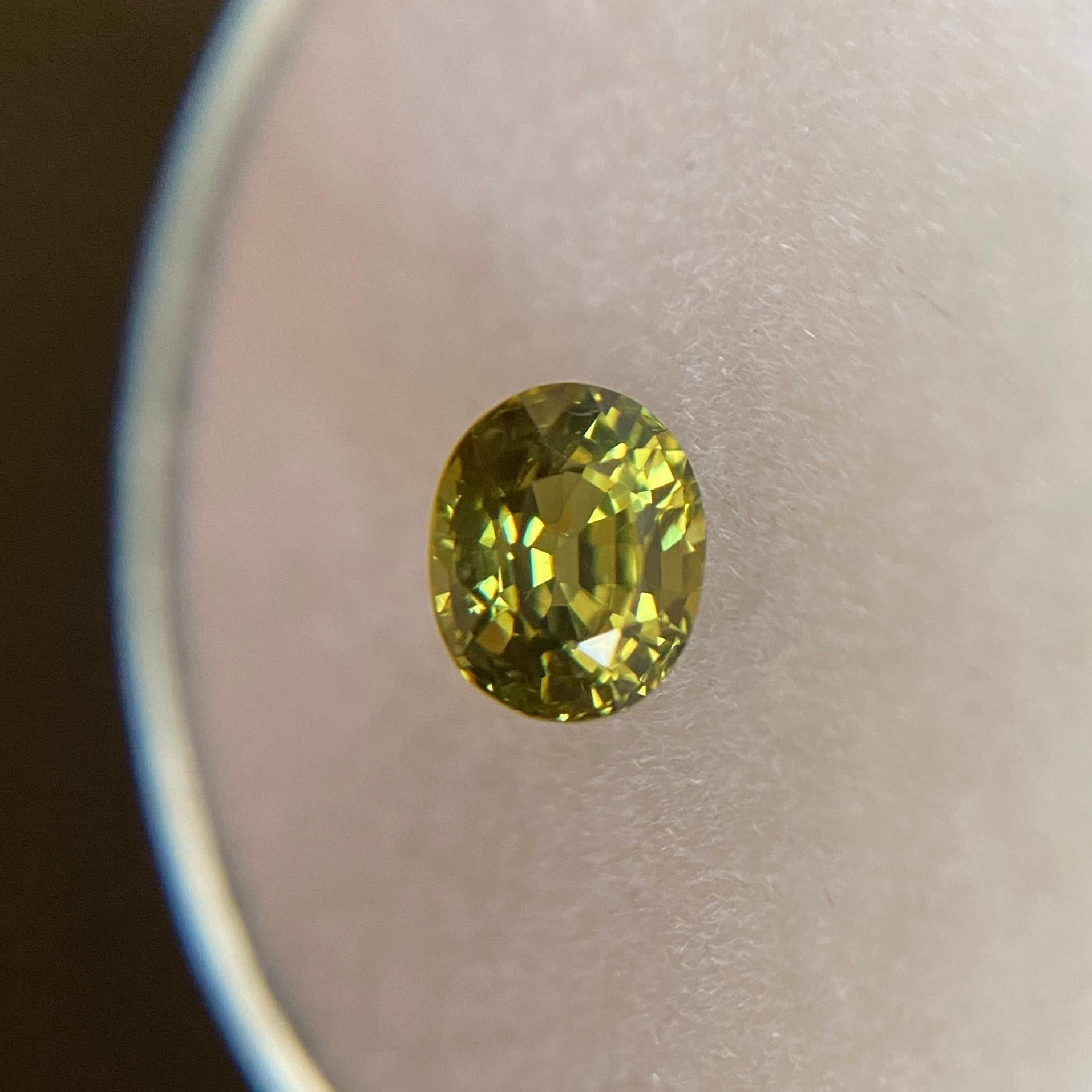 Women's or Men's FINE Vivid Yellow Green Australian Sapphire Oval Cut 0.80ct UNTREATED 5.5x4.4mm For Sale