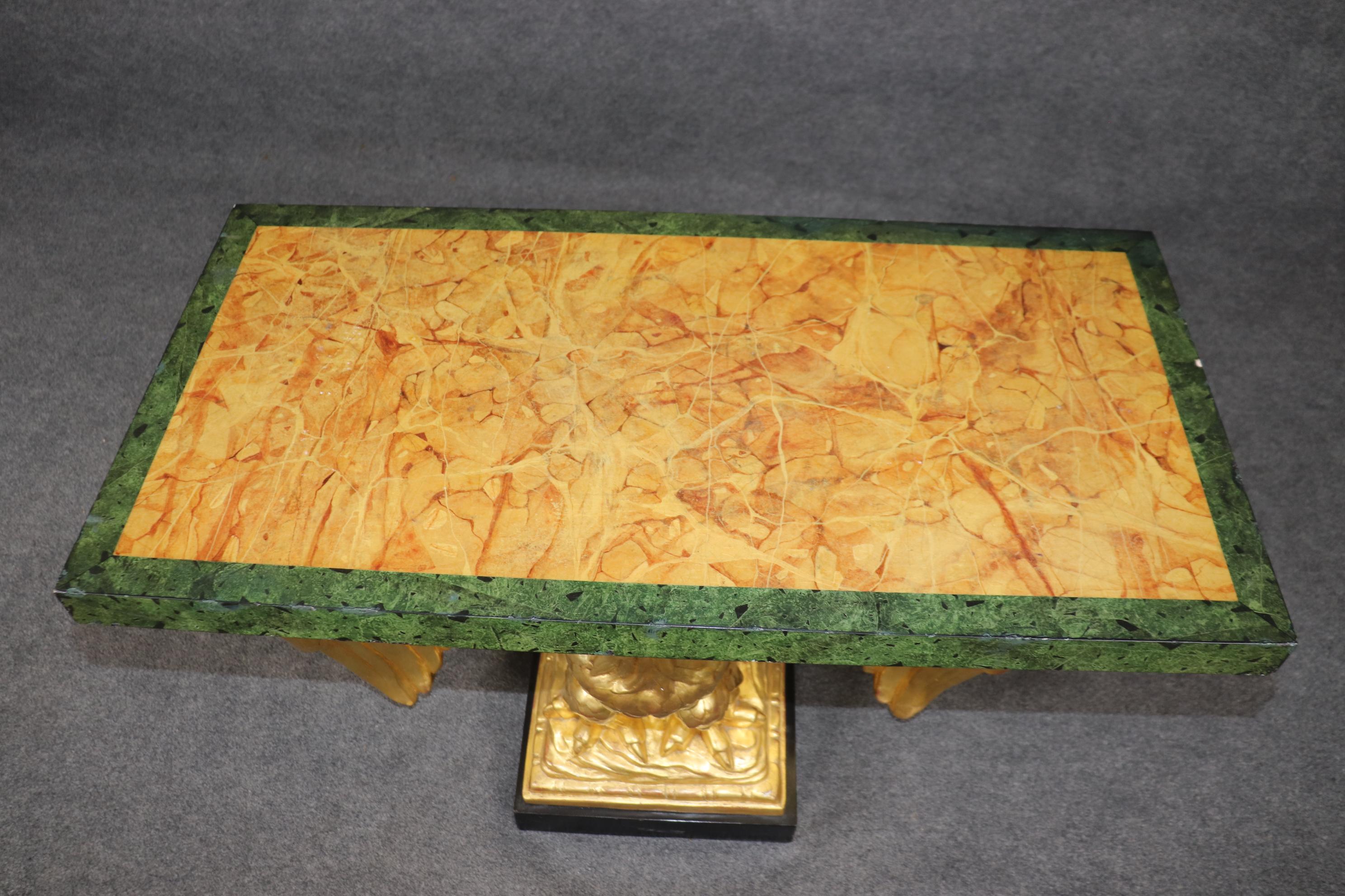 Anglais Table console aigle en noyer sculpté et faux marbre doré à l'eau de George II en vente