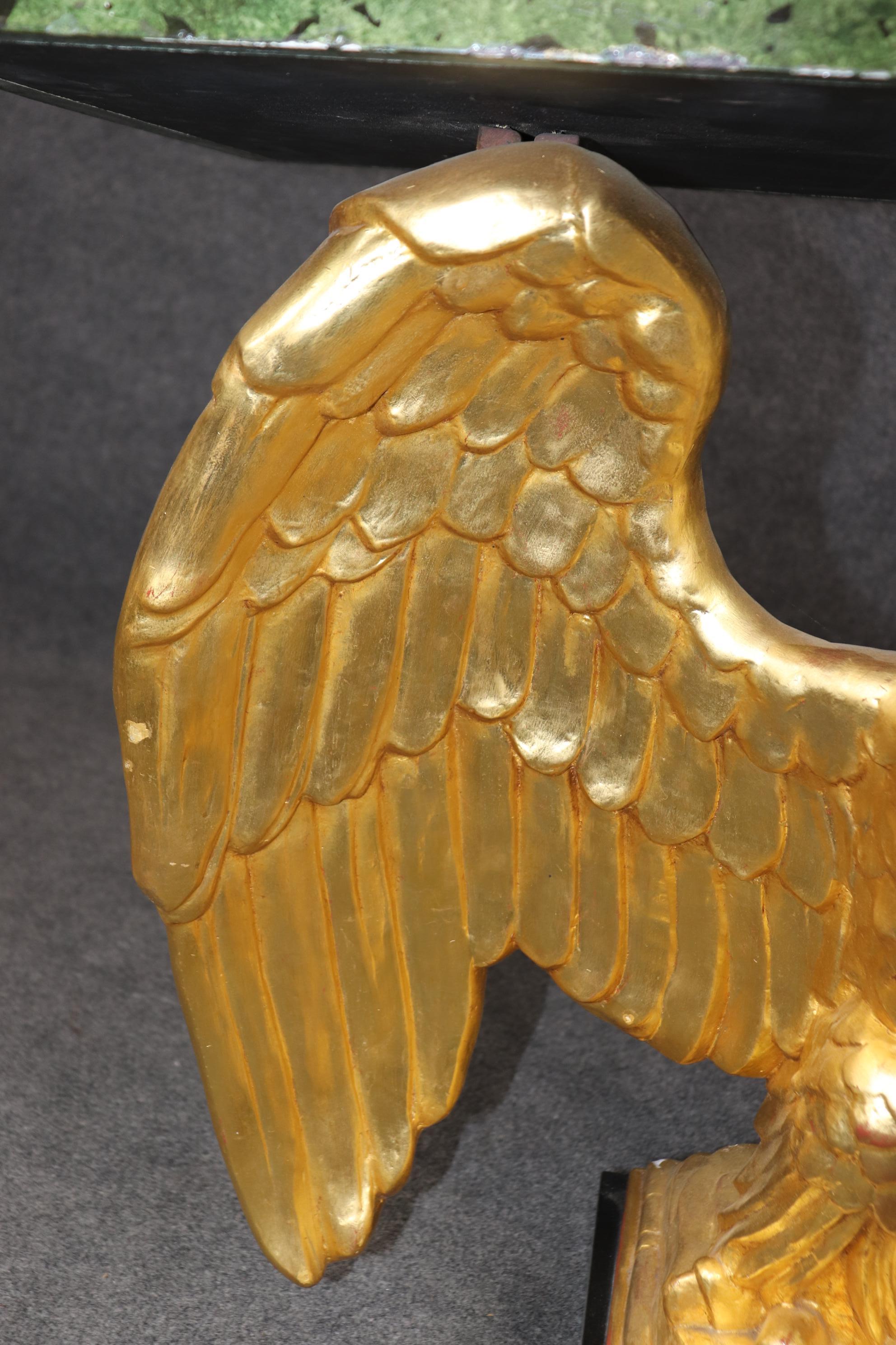 Table console aigle en noyer sculpté et faux marbre doré à l'eau de George II en vente 2