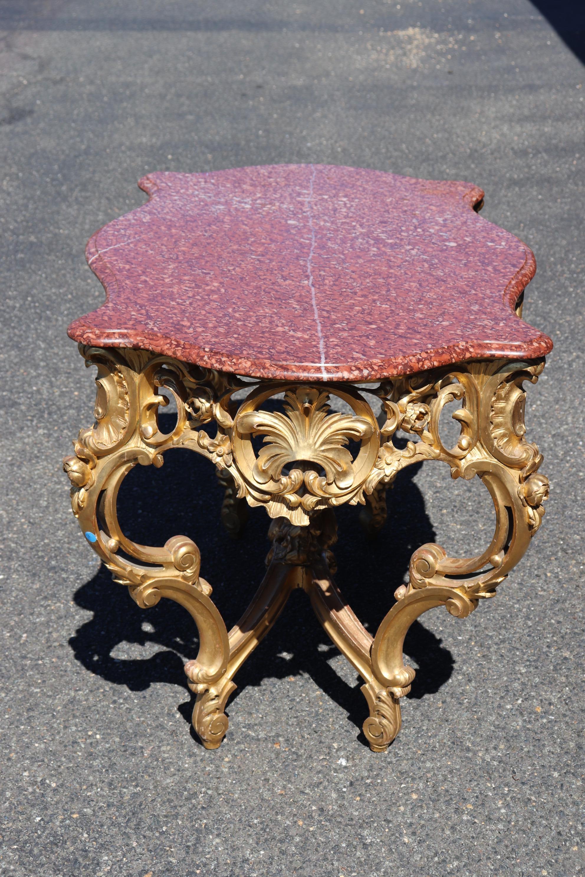 Louis XV. Rokoko-Mitteltisch mit wasservergoldeter Rouge-Marmorplatte, um 1900 im Angebot 13