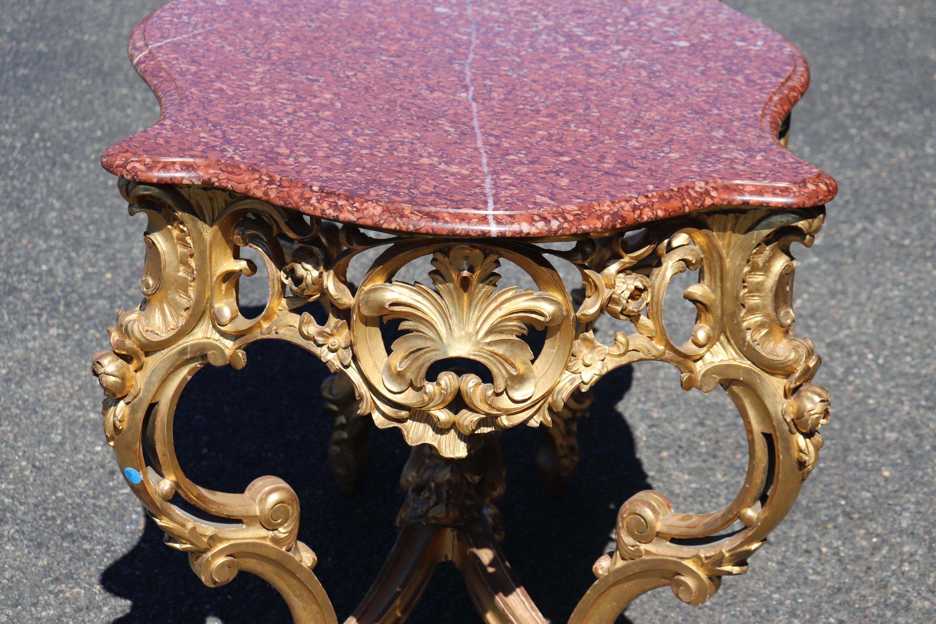 Louis XV. Rokoko-Mitteltisch mit wasservergoldeter Rouge-Marmorplatte, um 1900 im Angebot 14