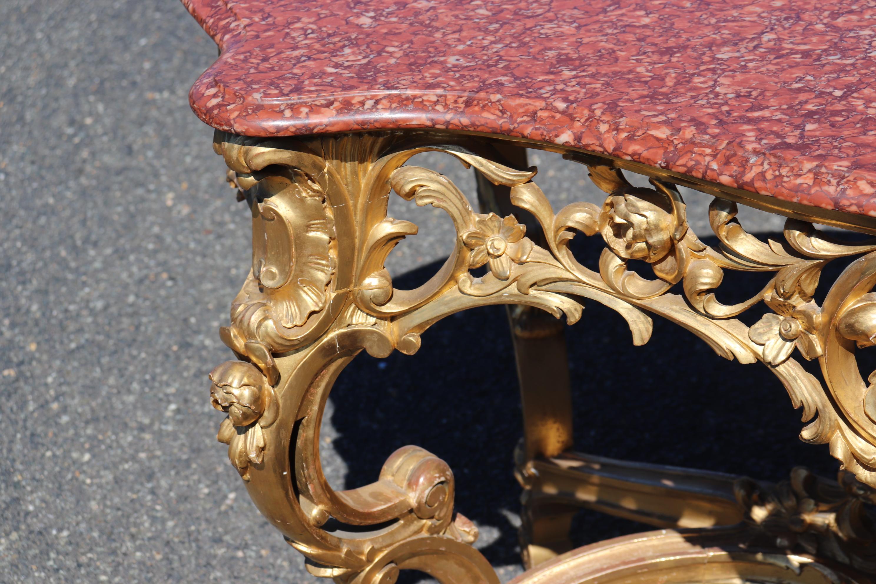 Louis XV. Rokoko-Mitteltisch mit wasservergoldeter Rouge-Marmorplatte, um 1900 im Angebot 3