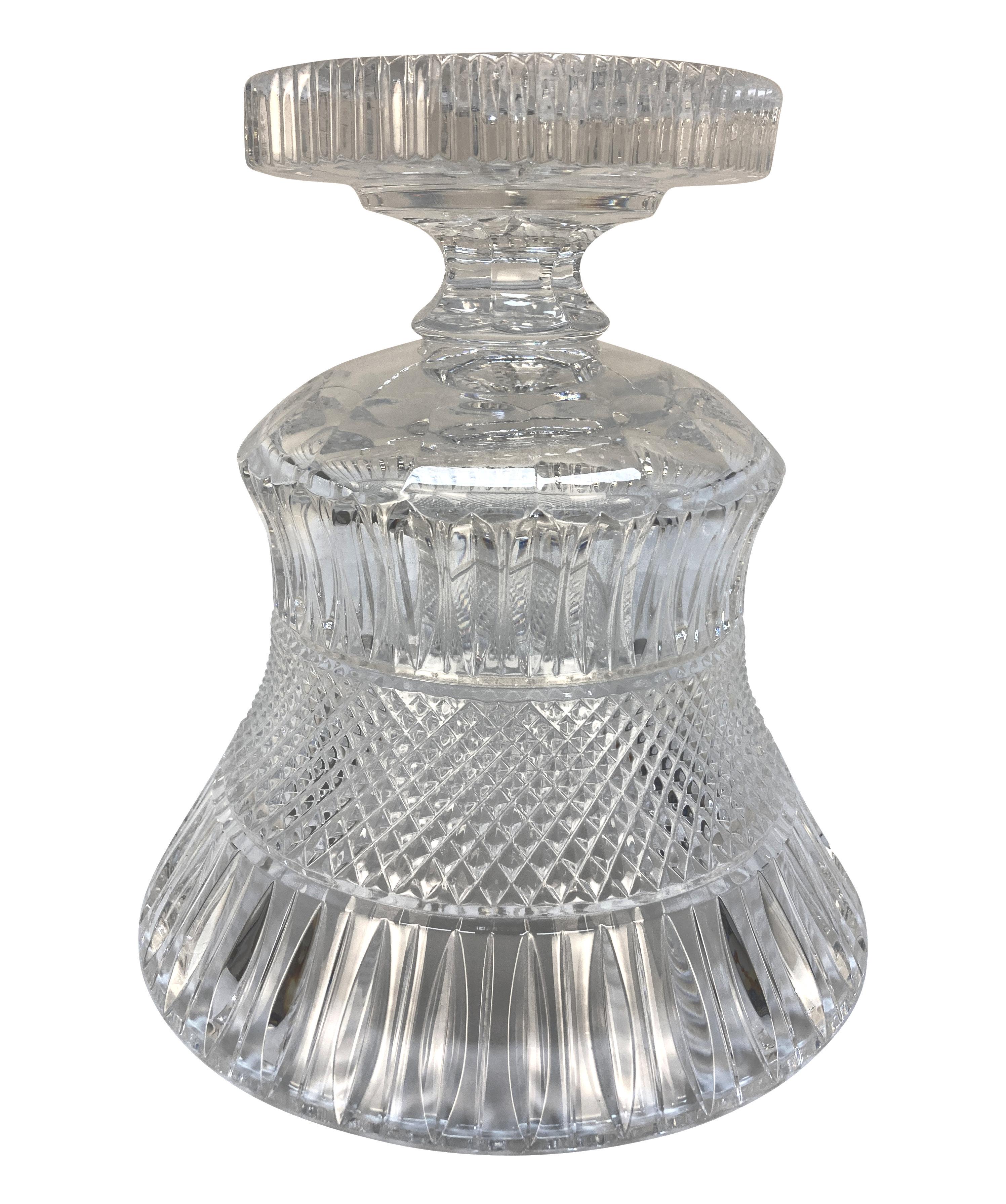 Verre taillé Centre de table en cristal Waterford en forme de chardon en vente