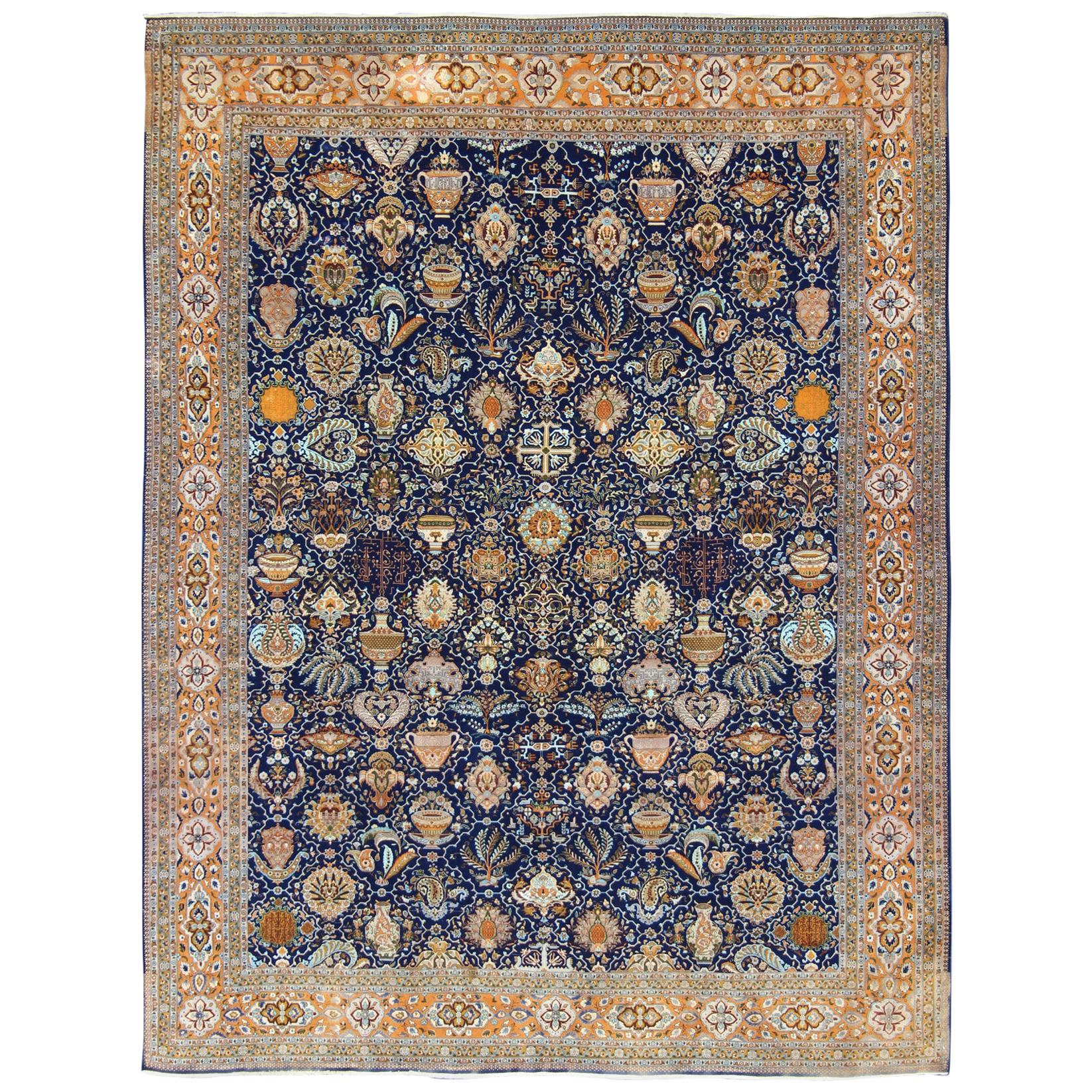 Fein gewebter antiker persischer Täbriz-Teppich mit kompliziertem Muster in blauer Farbe im Angebot