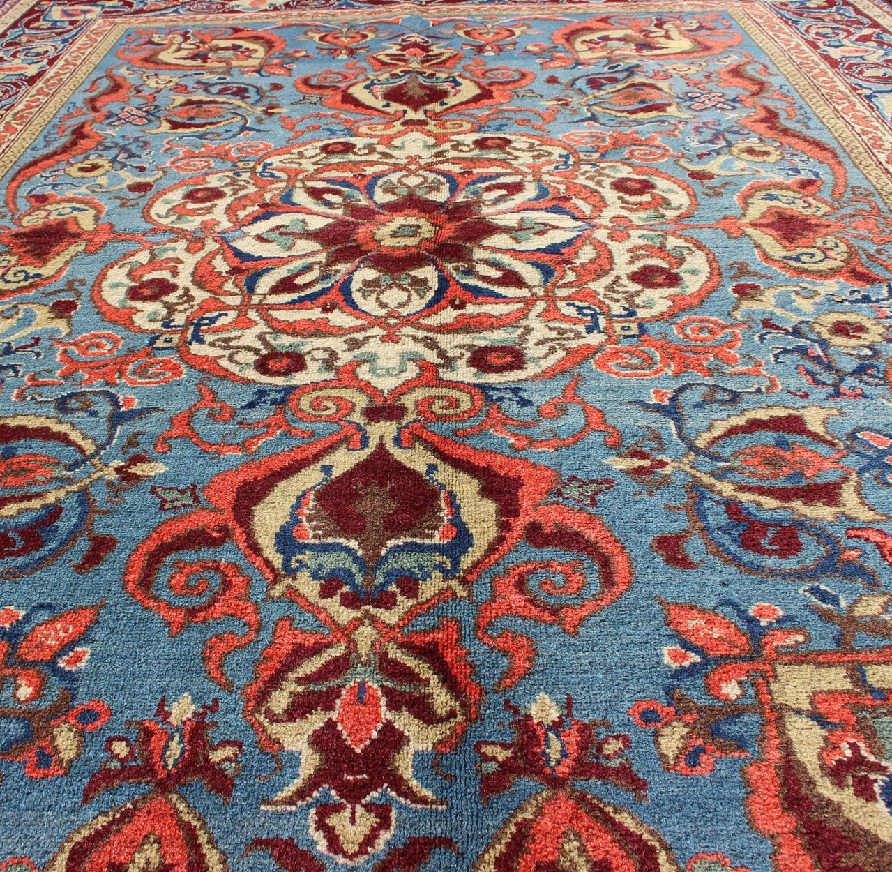 Antiker Sivas feiner Teppich mit blauem Hintergrund, Weinbordüre und kompliziertem Design im Zustand „Hervorragend“ im Angebot in Atlanta, GA