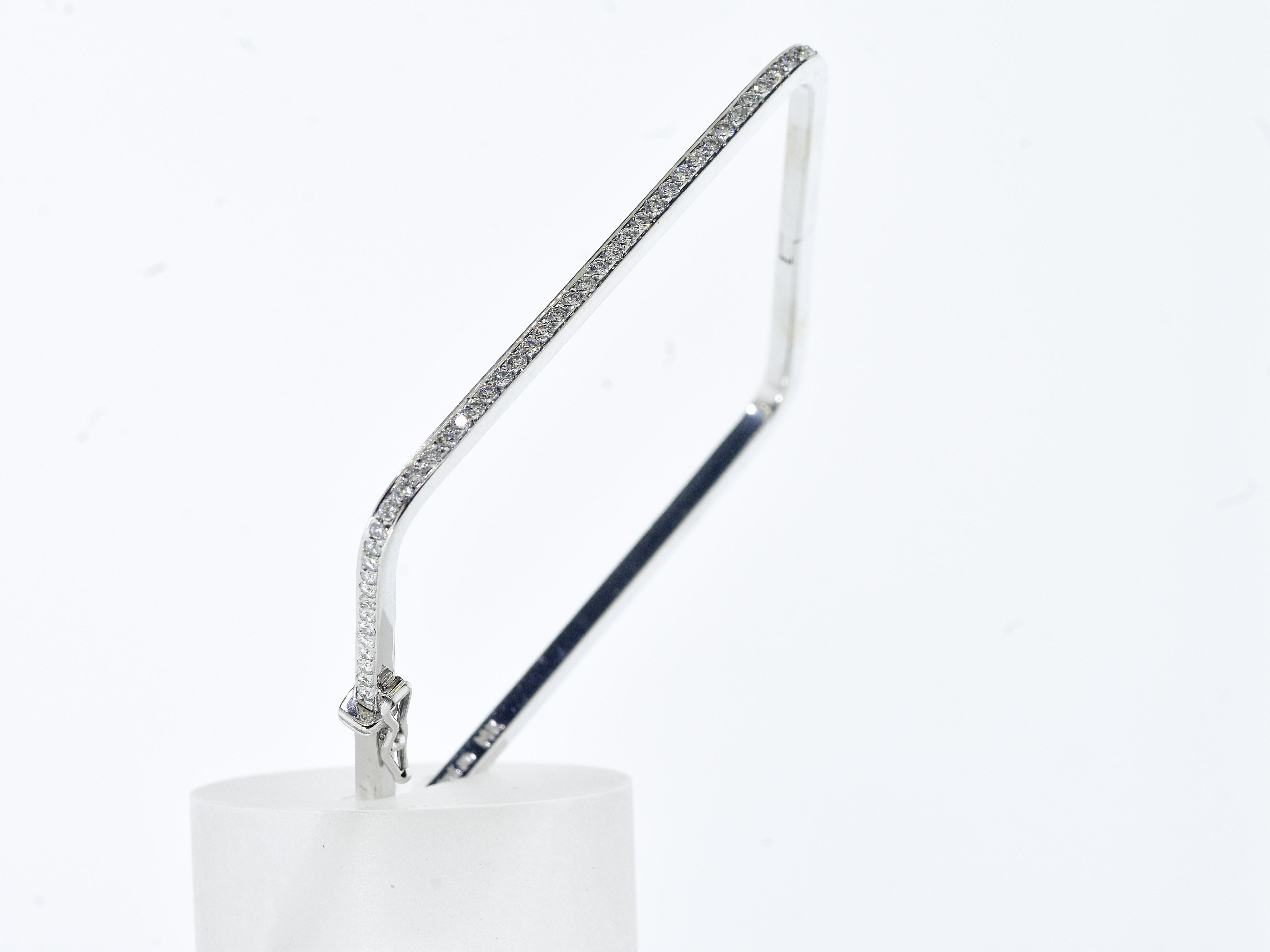 Fine White Brilliant Cut Diamonds set in a Square Bangle Bracelet, Mimi So. en vente 5
