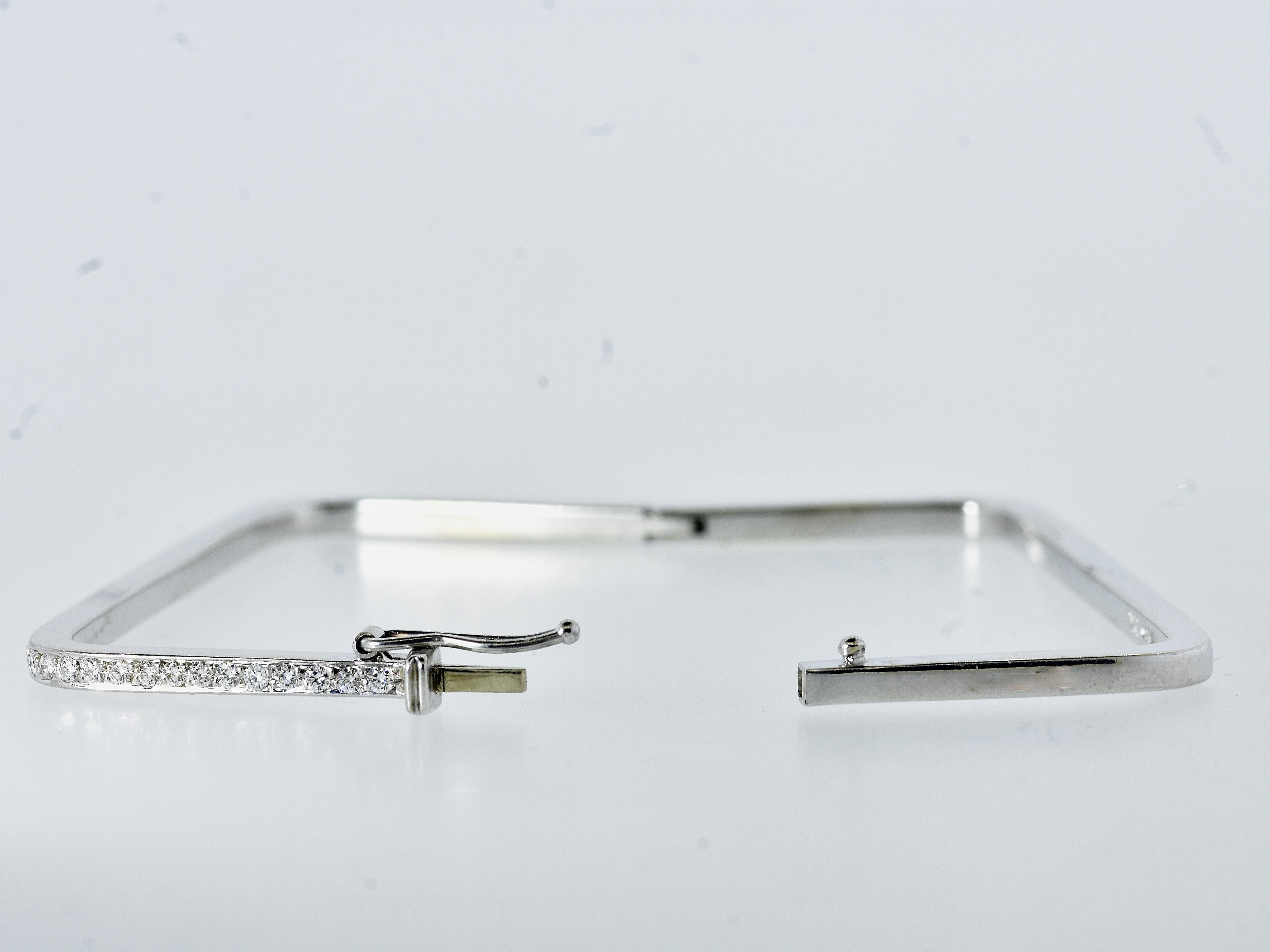 Fine White Brilliant Cut Diamonds set in a Square Bangle Bracelet, Mimi So. en vente 6
