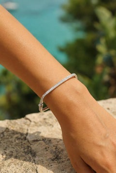 Diamants blancs de taille brillant sertis dans un bracelet carré, Mimi So.