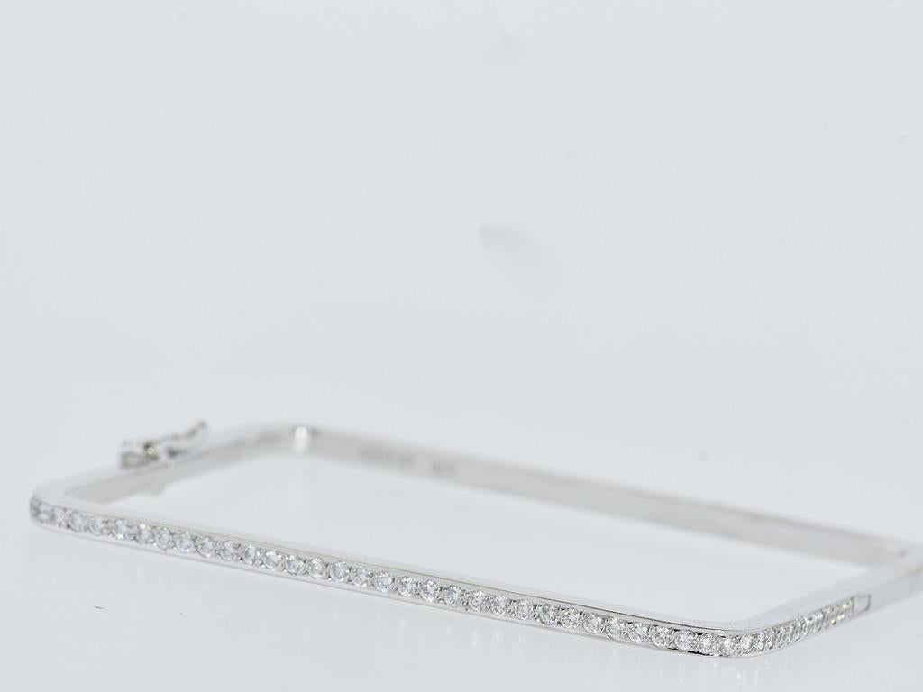Moderne Fine White Brilliant Cut Diamonds set in a Square Bangle Bracelet, Mimi So. en vente