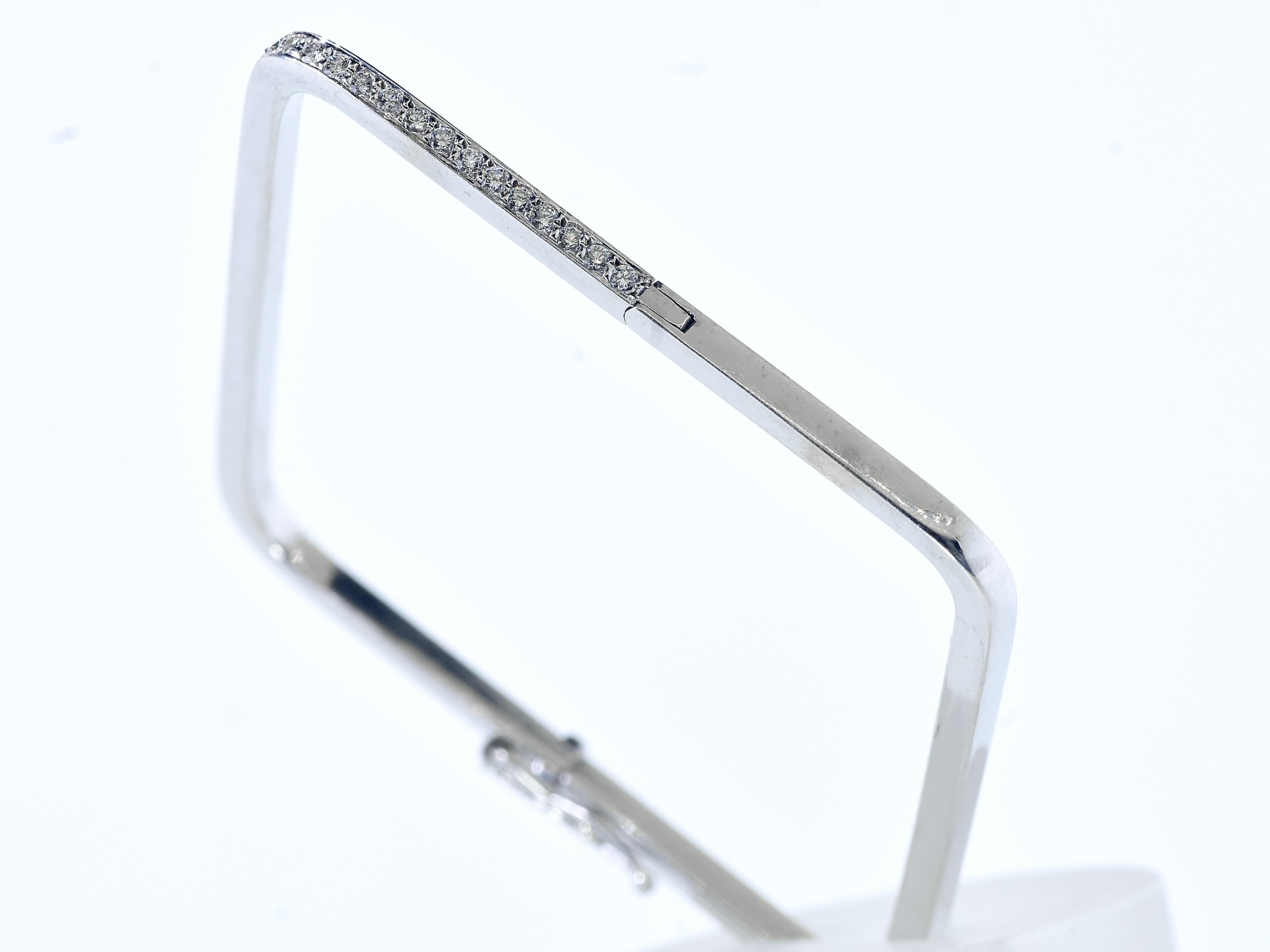 Fine White Brilliant Cut Diamonds set in a Square Bangle Bracelet, Mimi So. Unisexe en vente