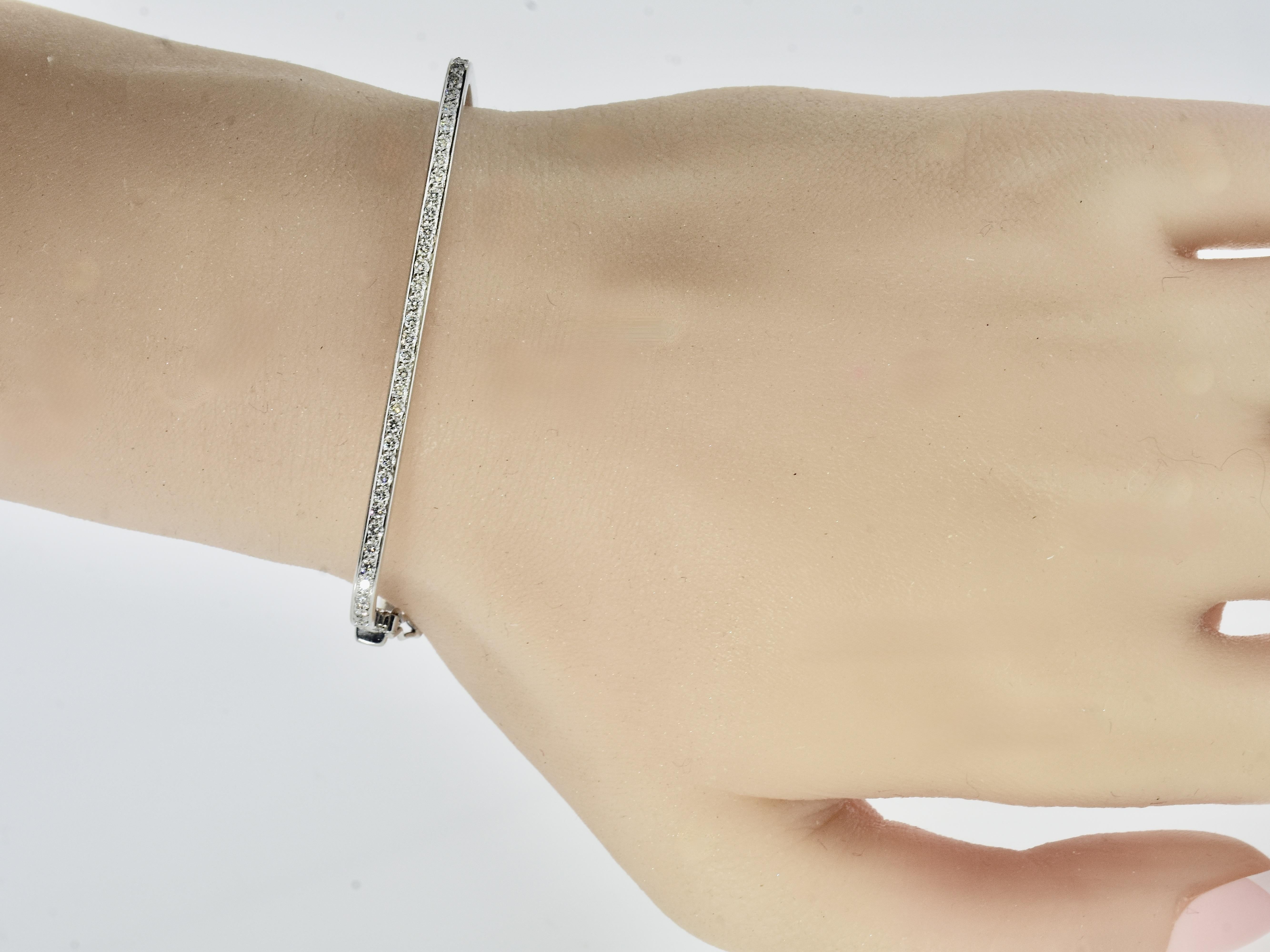 Fine White Brilliant Cut Diamonds set in a Square Bangle Bracelet, Mimi So. en vente 2