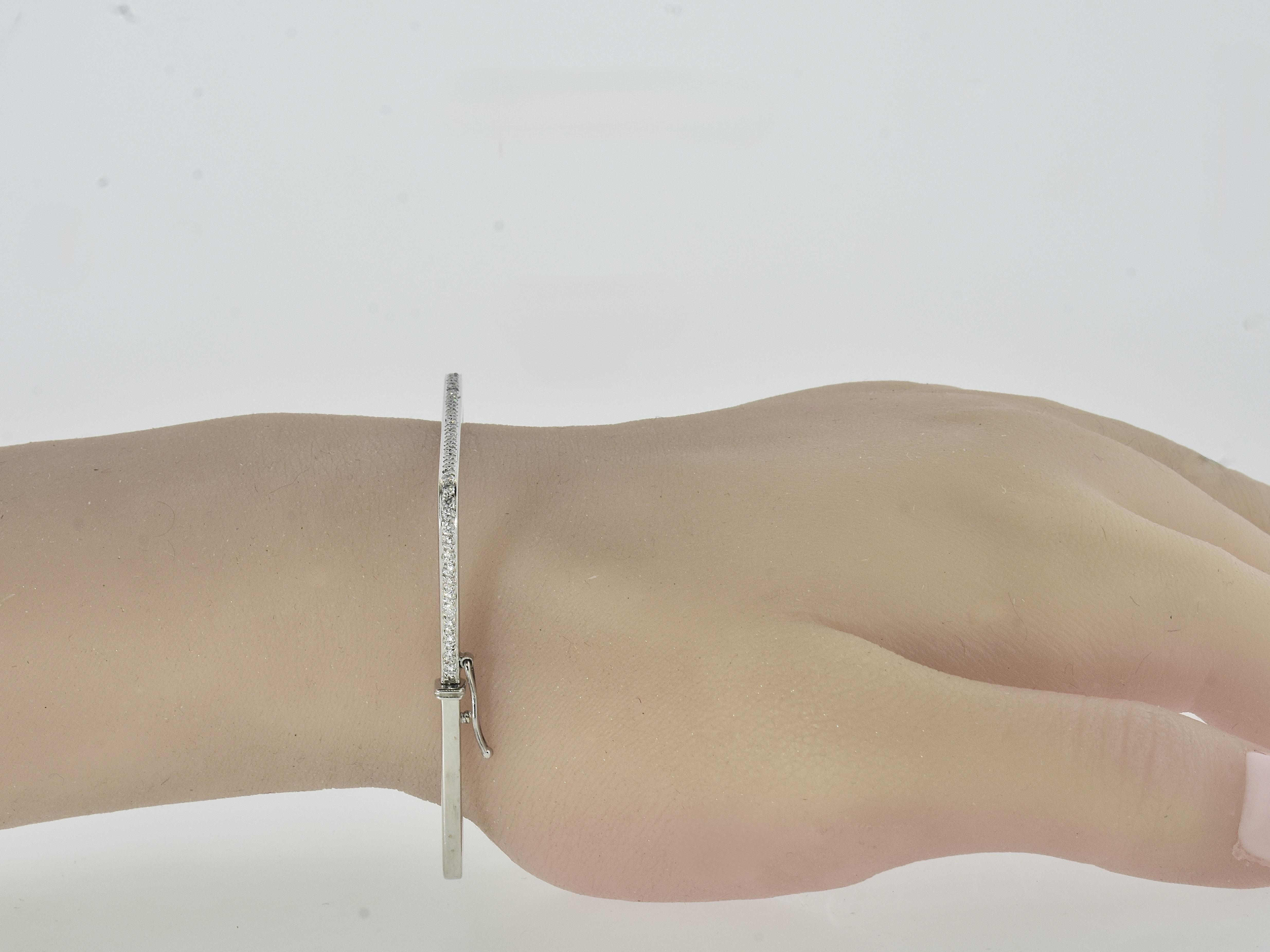 Fine White Brilliant Cut Diamonds set in a Square Bangle Bracelet, Mimi So. en vente 3