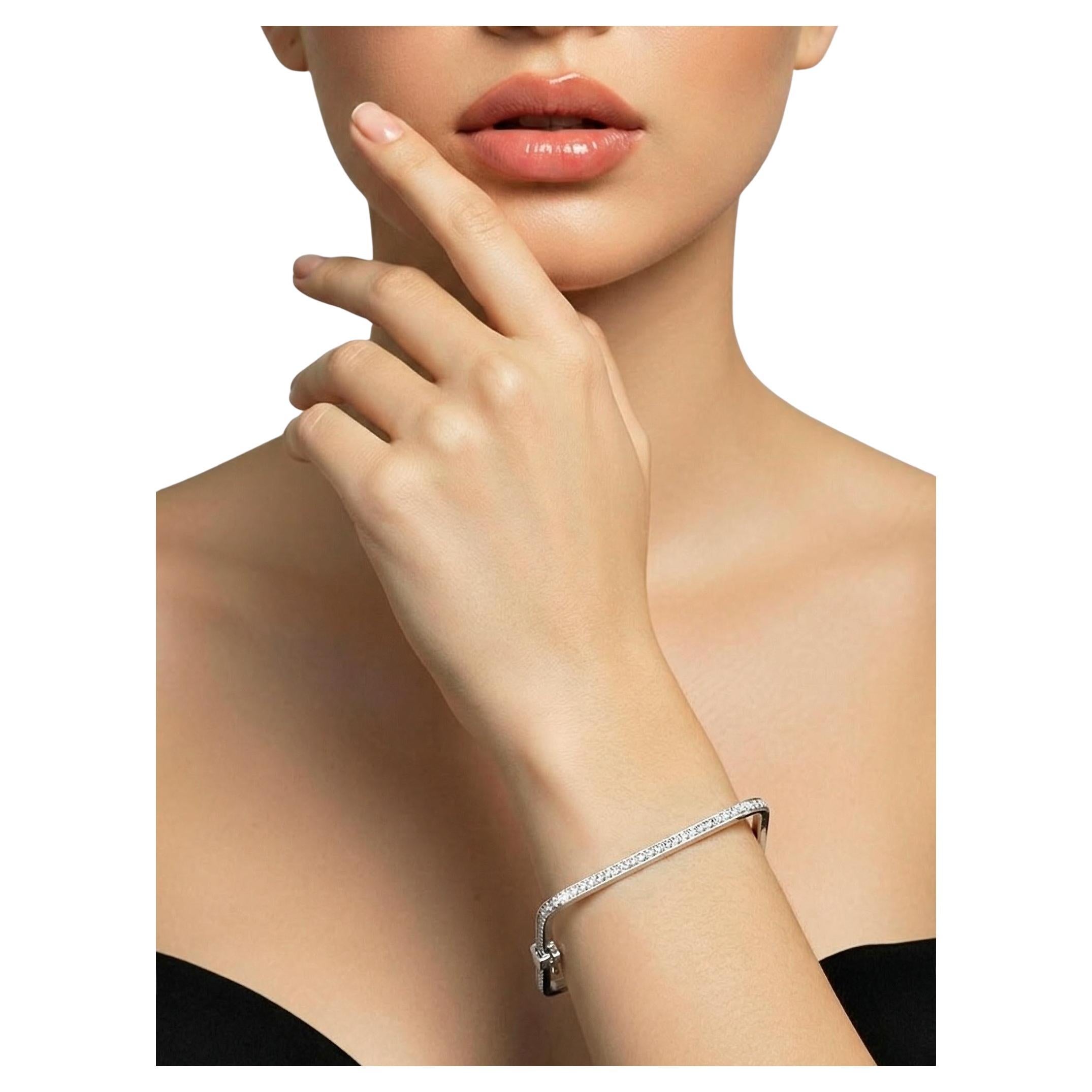 Fine White Brilliant Cut Diamonds set in a Square Bangle Bracelet, Mimi So. en vente