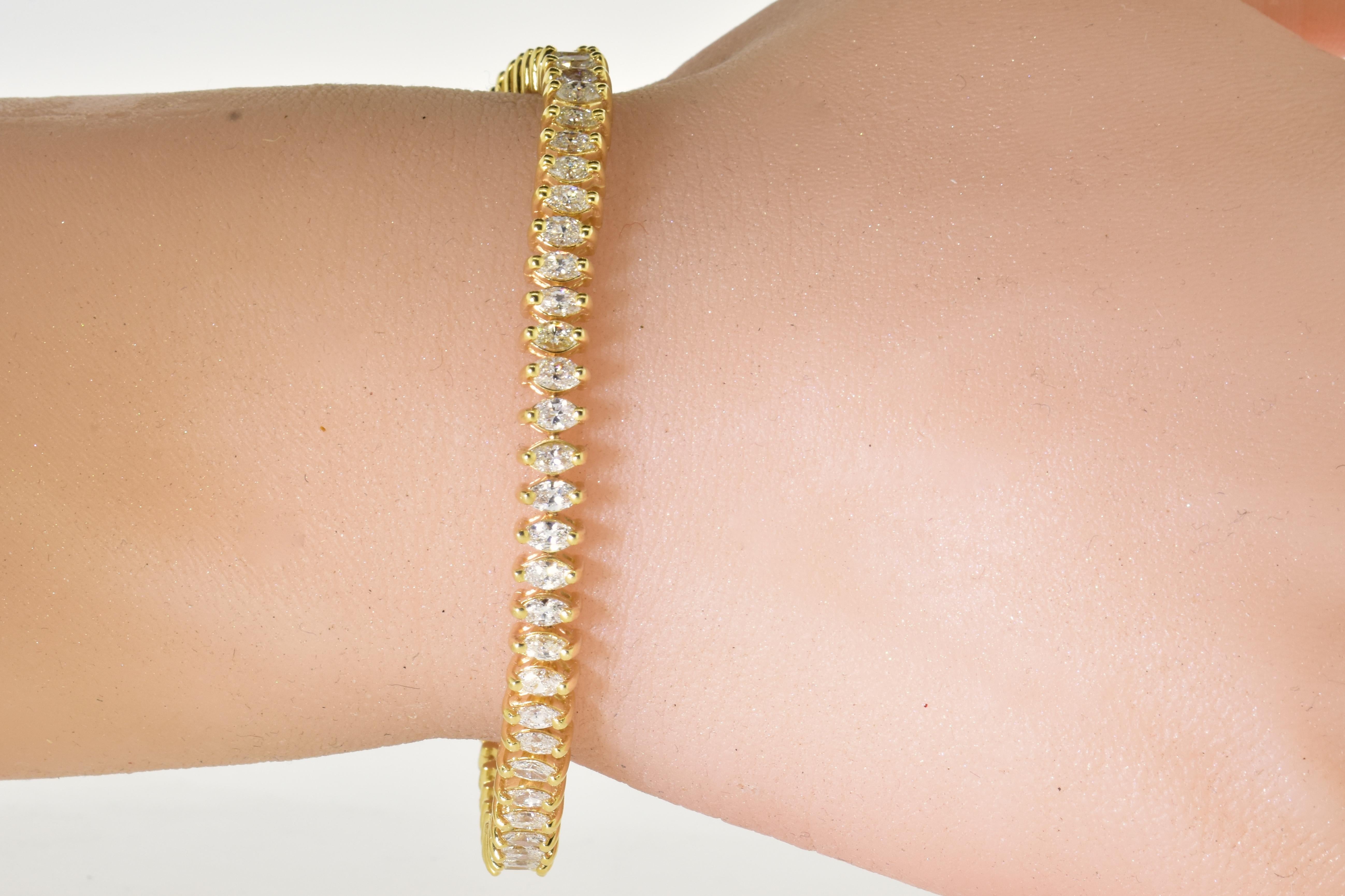 Women's or Men's Fine White Diamond and Yellow Gold Contemporary Flexible Bracelet