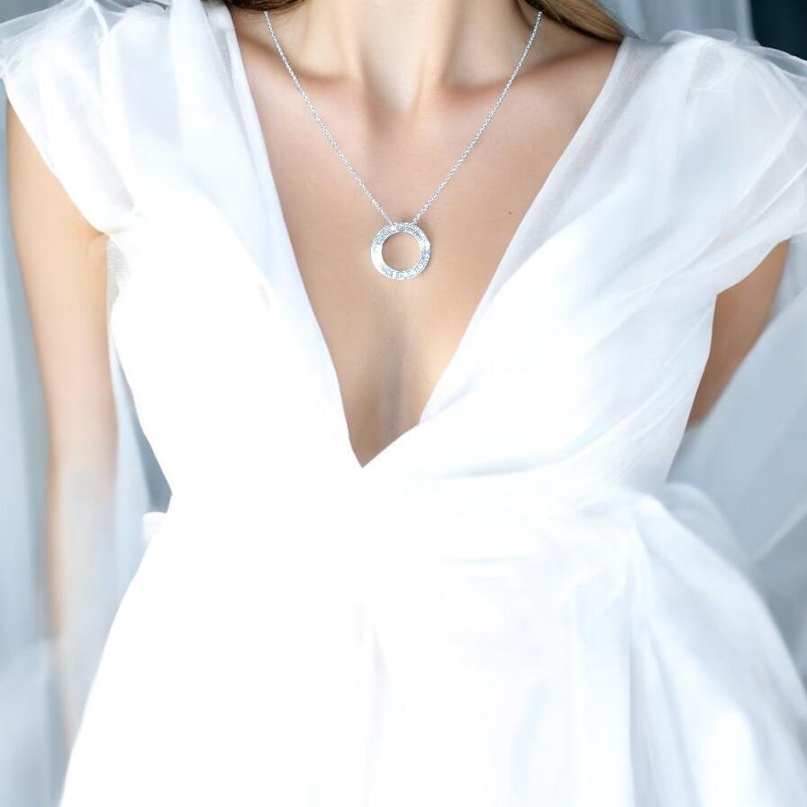 Contemporaneo Collana con ciondolo di diamanti bianchi, 1,50 carati di diamanti fini a taglio fantasia in vendita