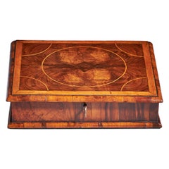 Fine William and Mary 17th Century Olive Oyster Lace Box