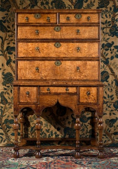 Arcón de William & Mary con base de madera de fresno y tejo