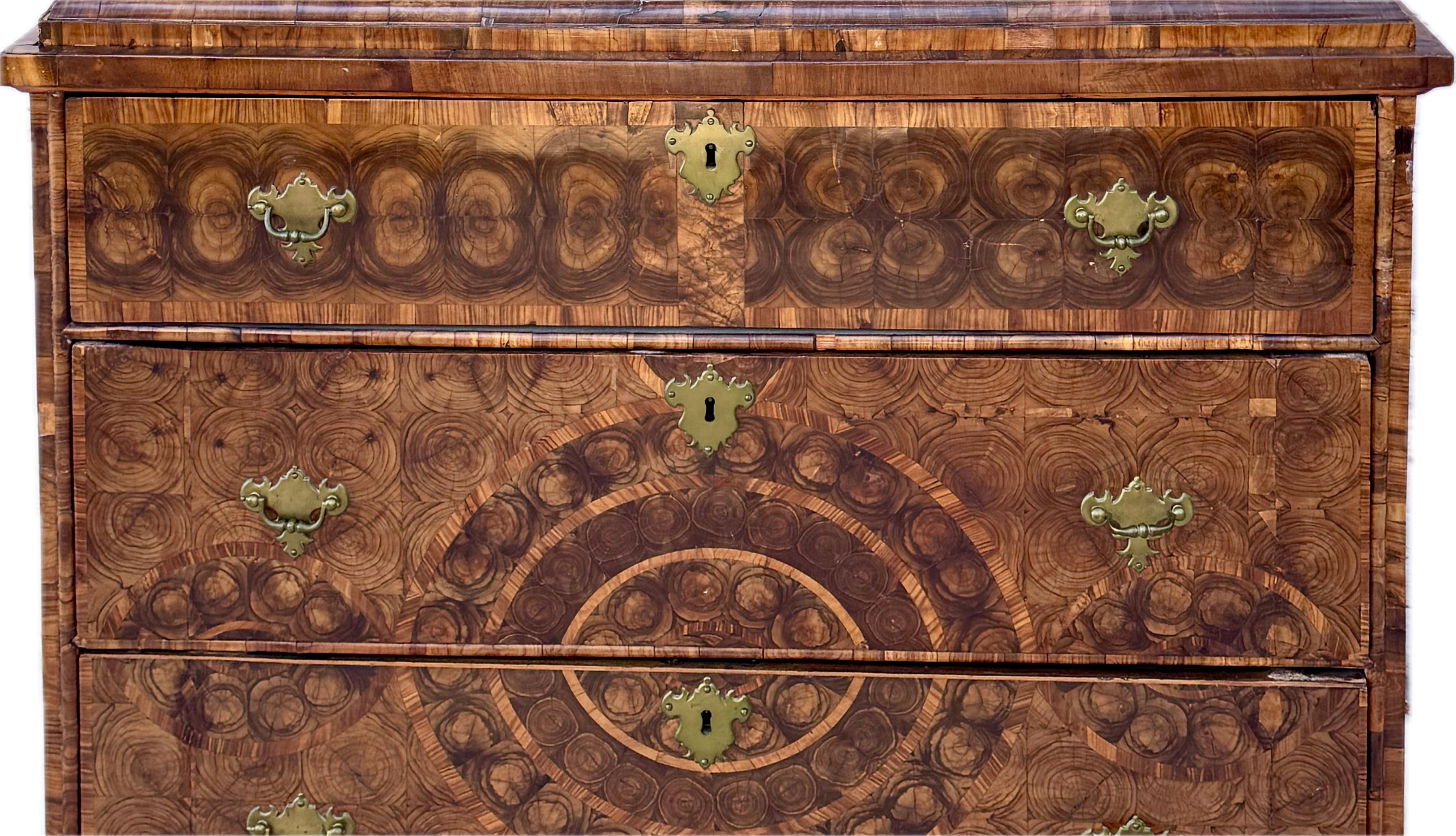Fine armoire sur coffre en placage d'huître William & Mary en vente 5