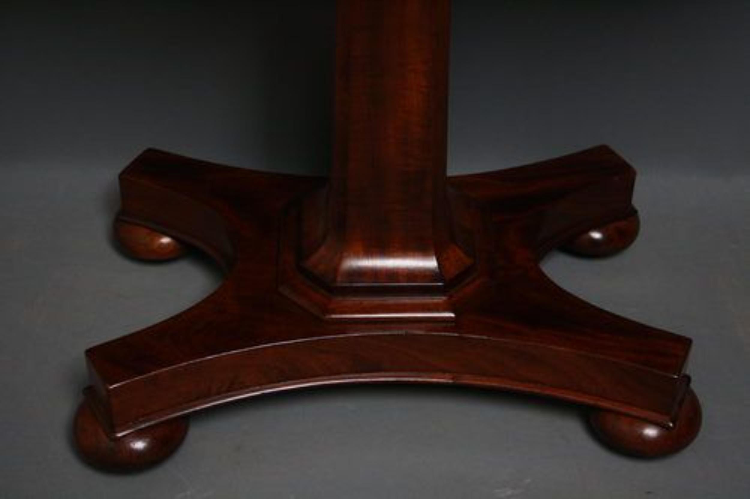 Sn586 Elegant, William IV period, mahogany fold over card table, having figure mahogany top opening to reveal baise interior with shaped frieze having decorative carvings, stands on slim tapering flat facetted column with quatrofoil platform base